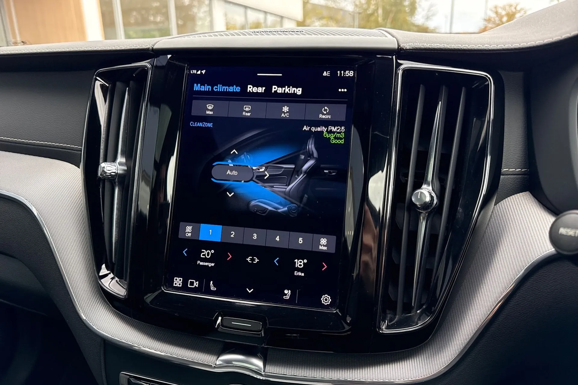 Volvo XC60 thumbnail image number 40