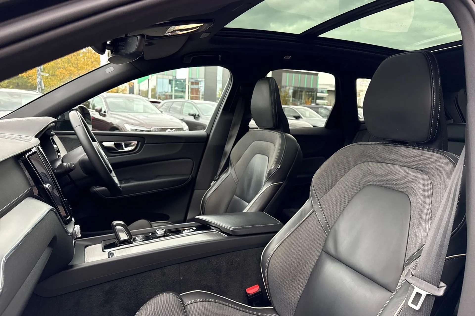 Volvo XC60 thumbnail image number 28