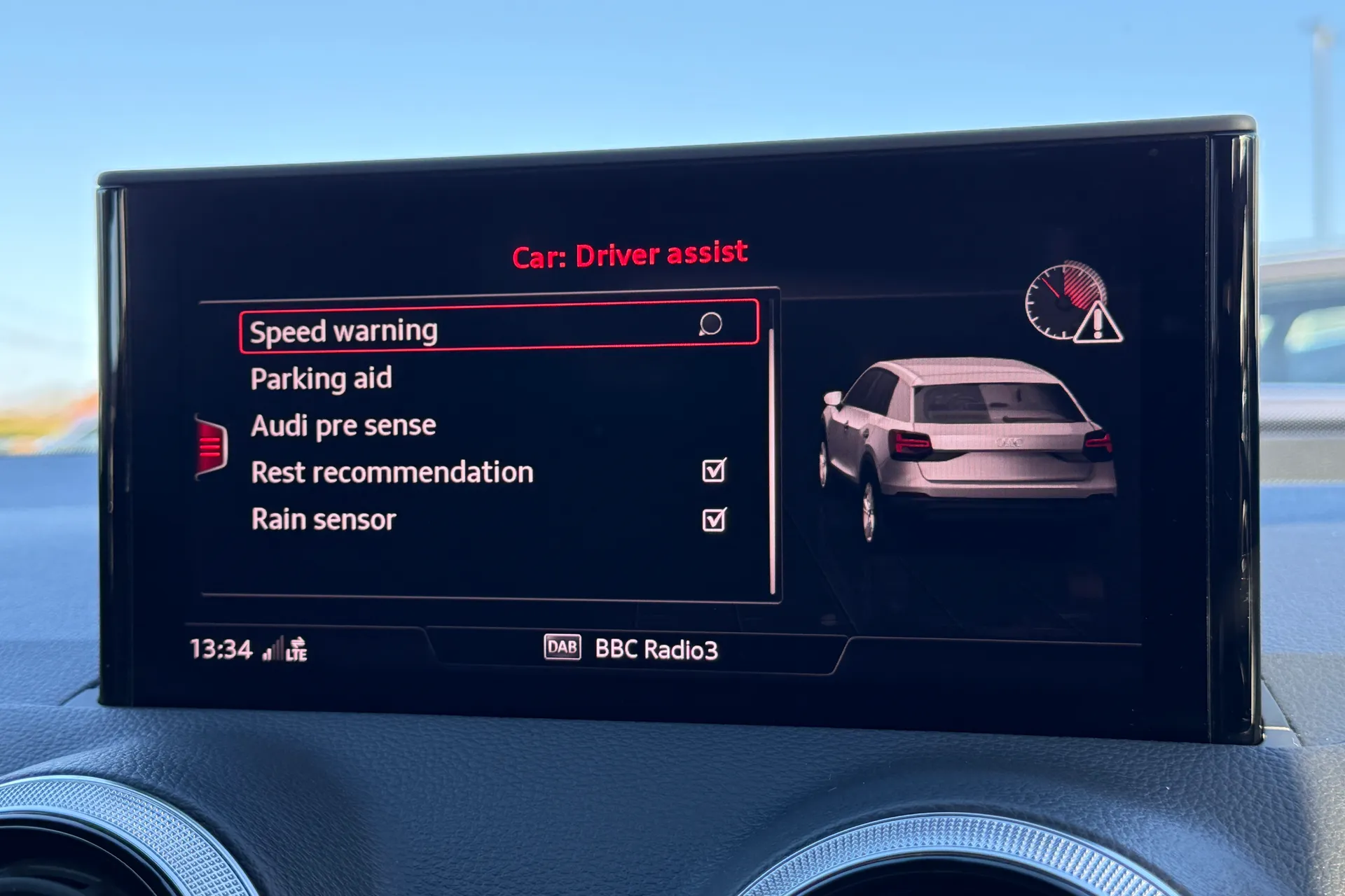 Audi Q2 thumbnail image number 8