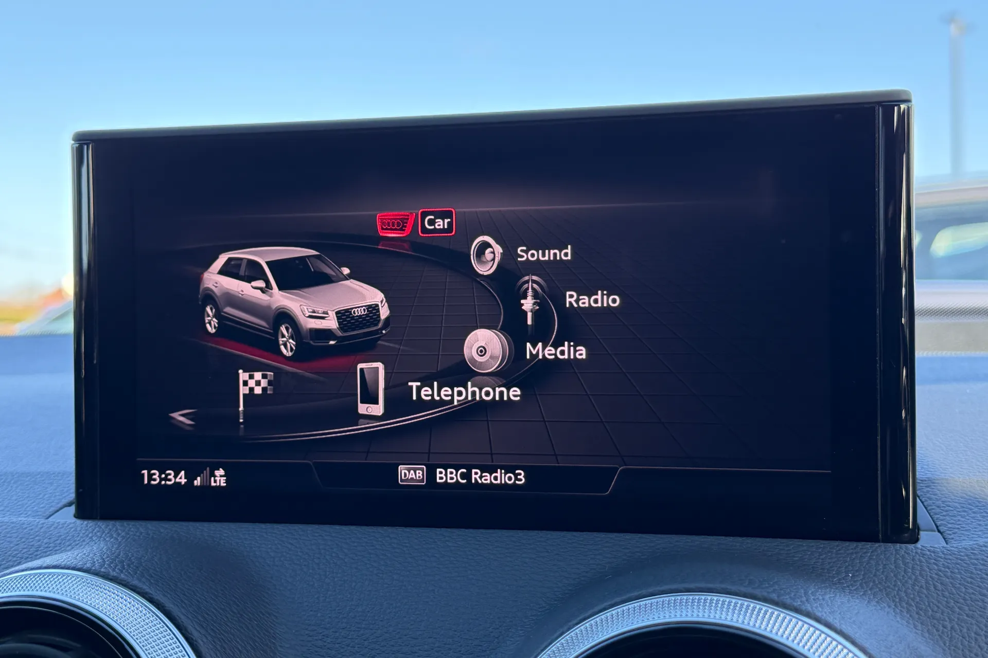 Audi Q2 thumbnail image number 10