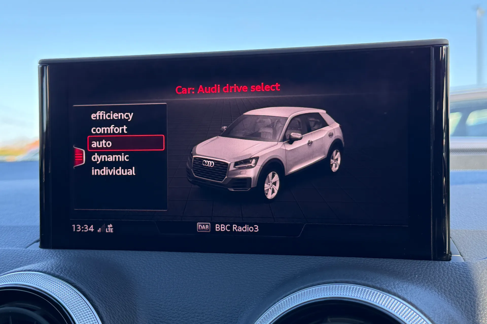 Audi Q2 thumbnail image number 7