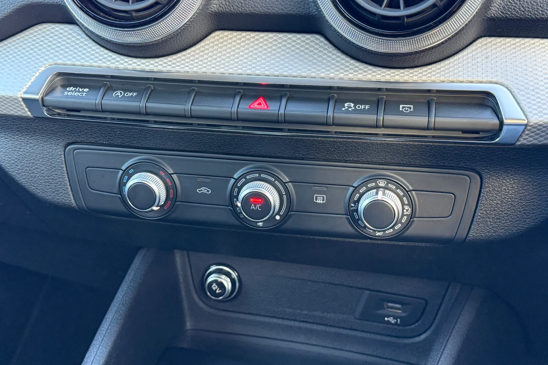 Audi Q2 thumbnail image number 12