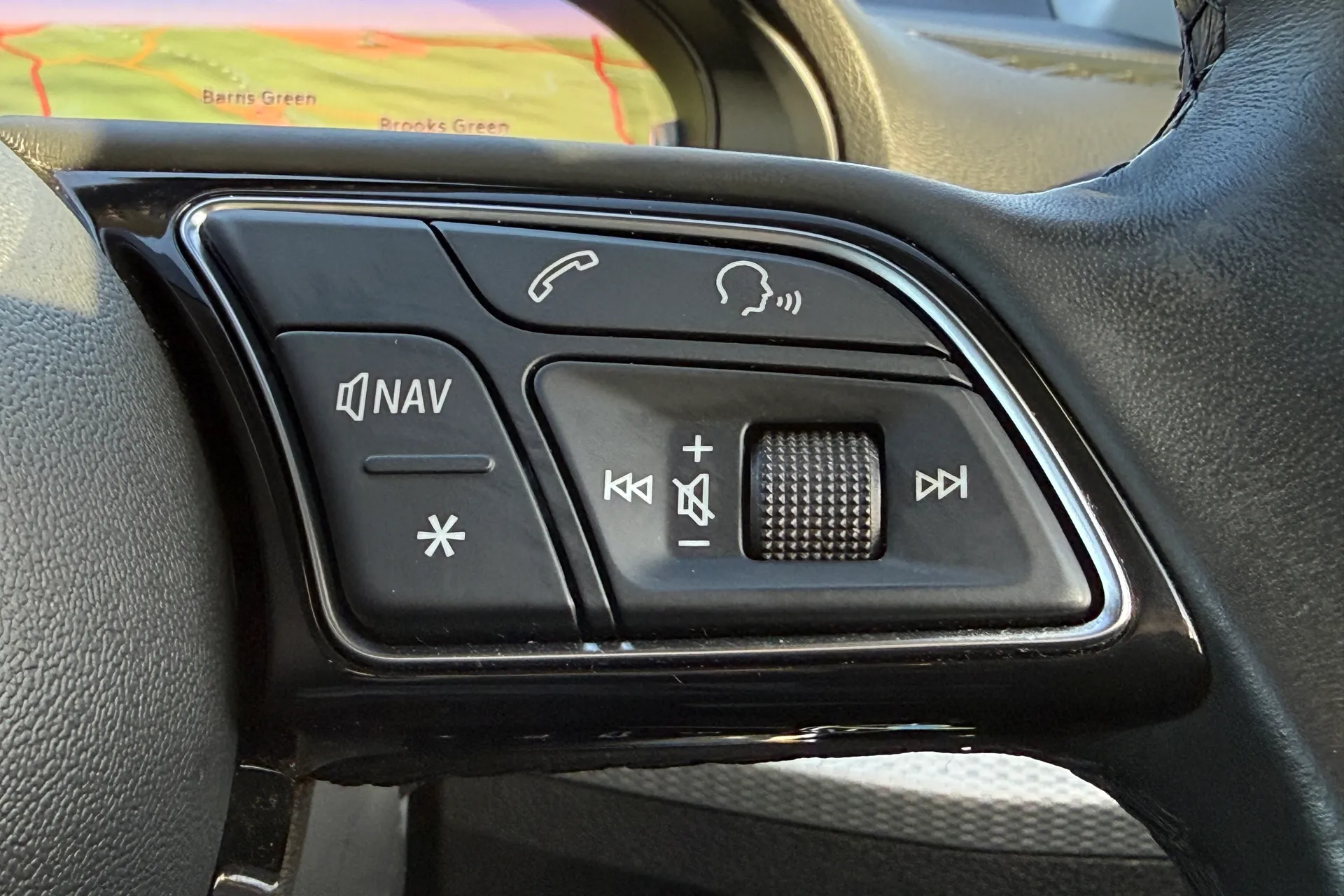 Audi Q2 thumbnail image number 16