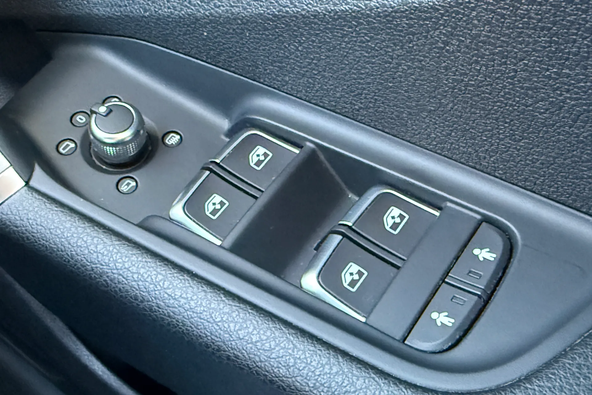 Audi Q2 thumbnail image number 13