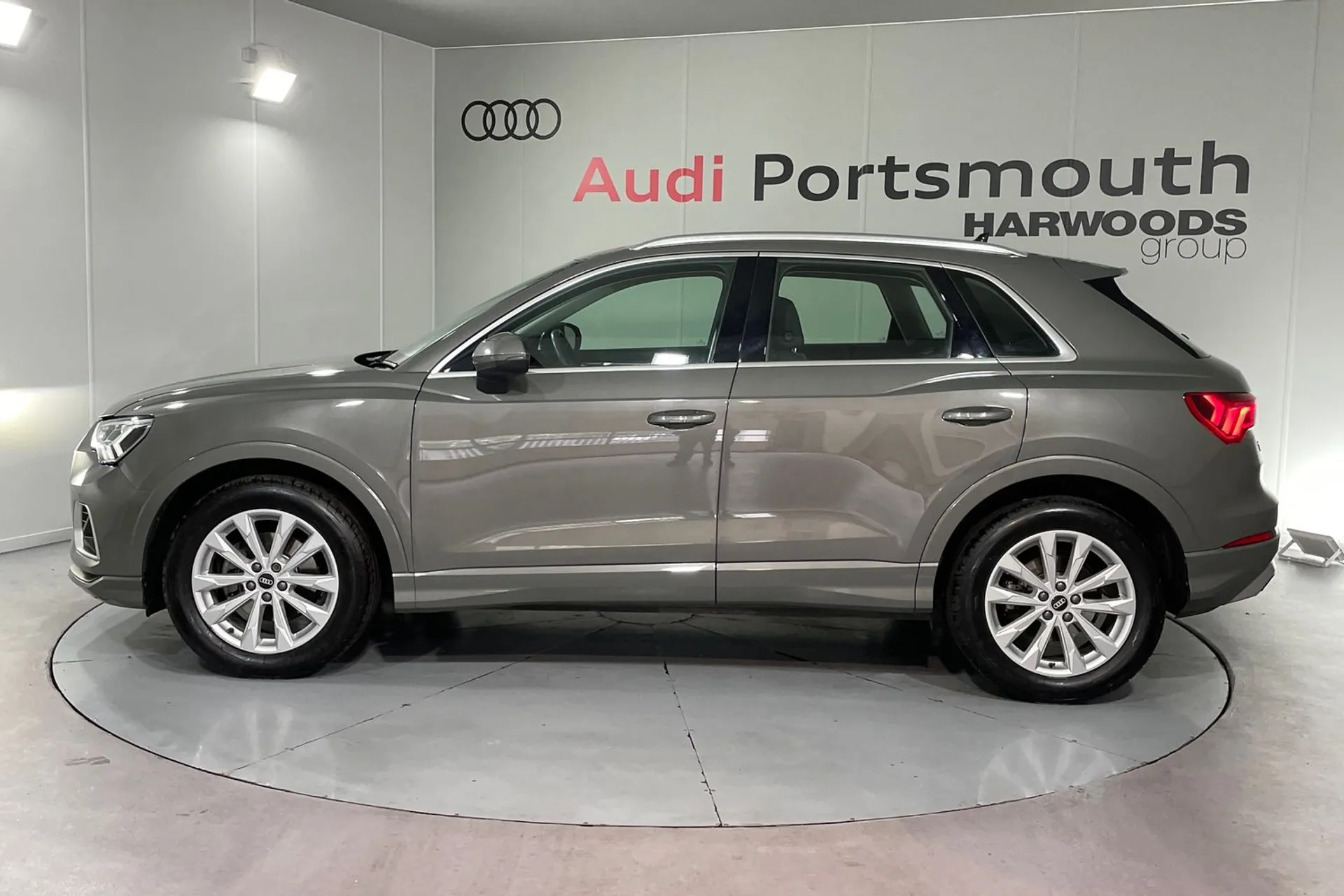 Audi Q3 thumbnail image number 11