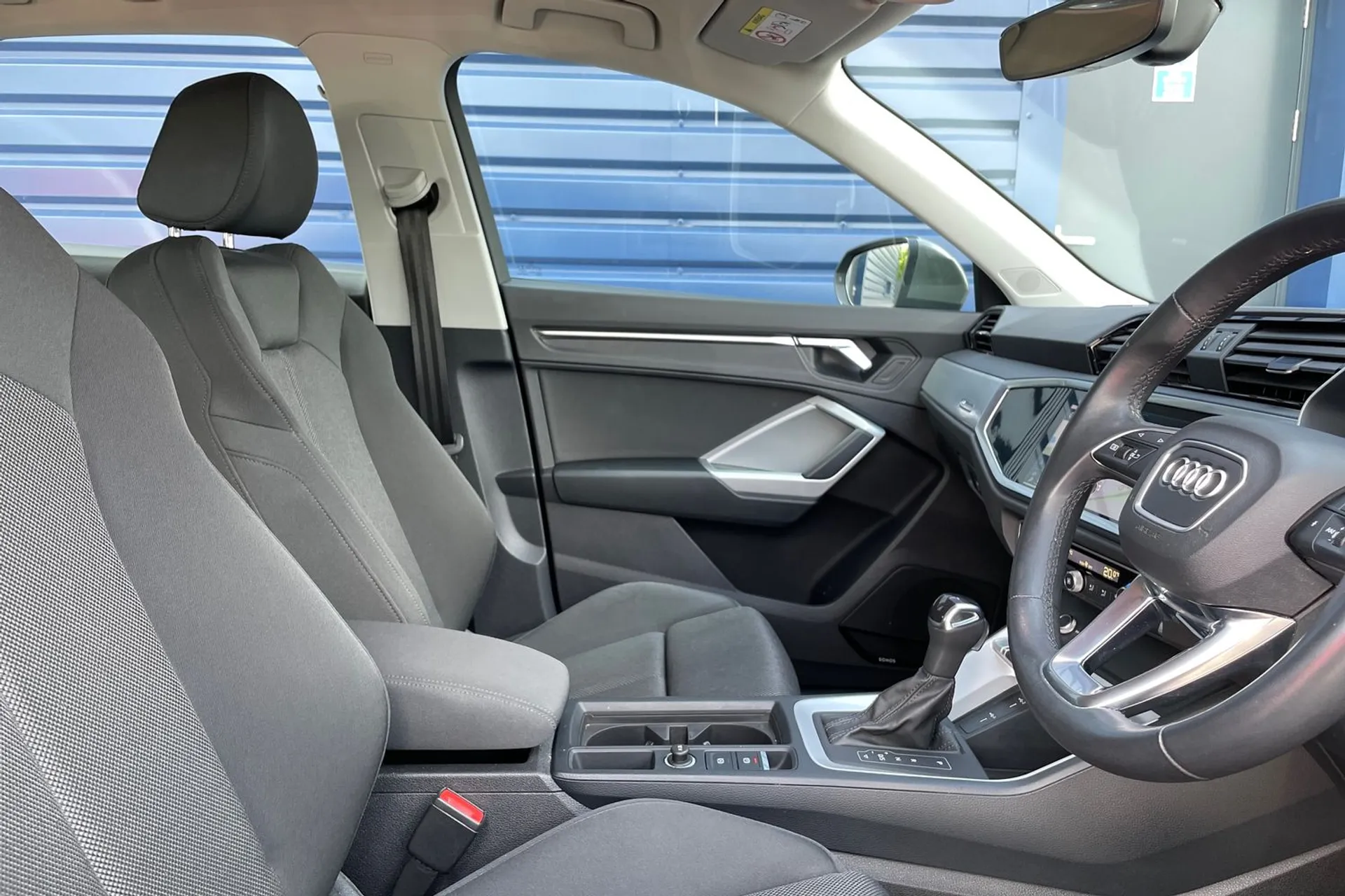 Audi Q3 thumbnail image number 27