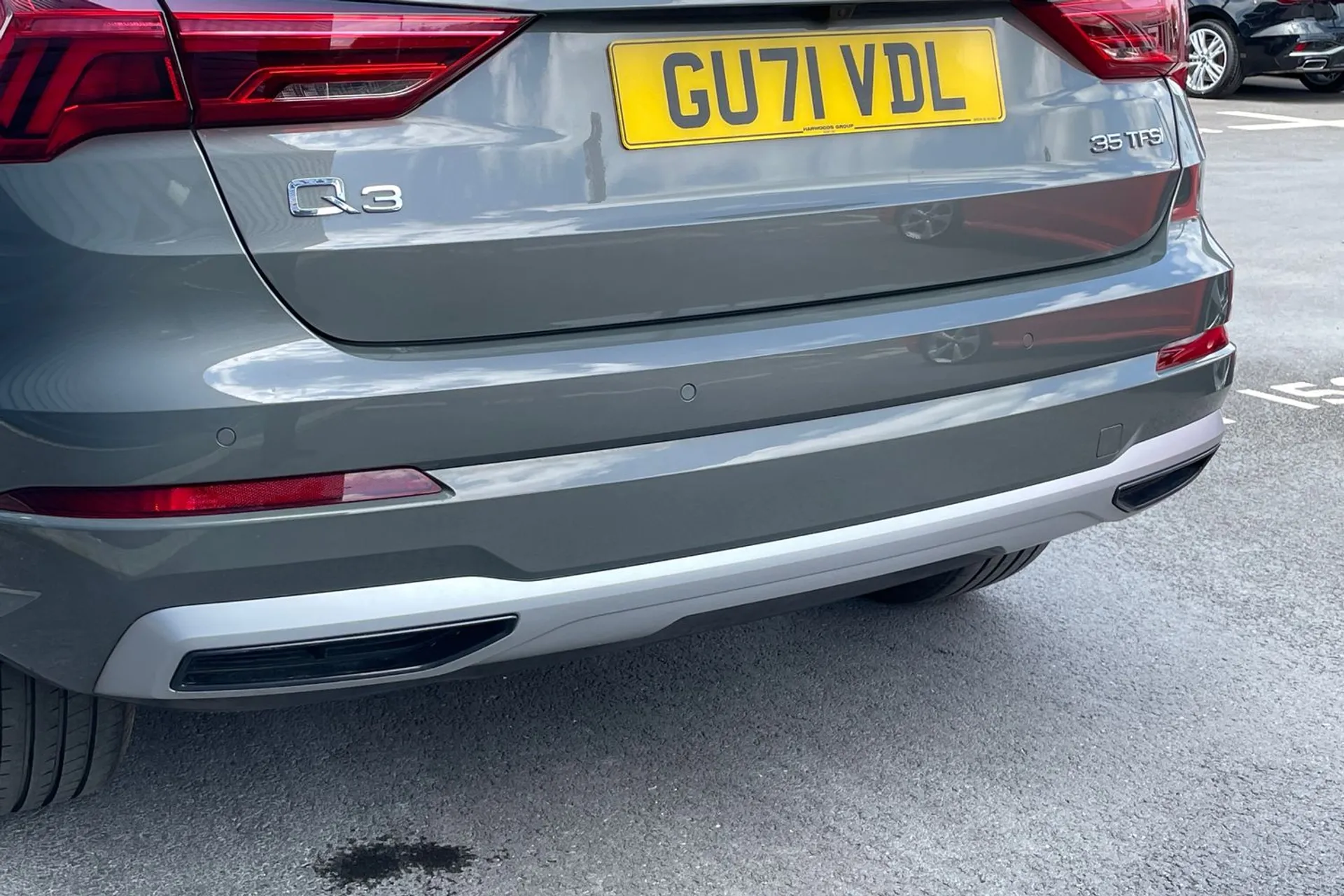 Audi Q3 thumbnail image number 16