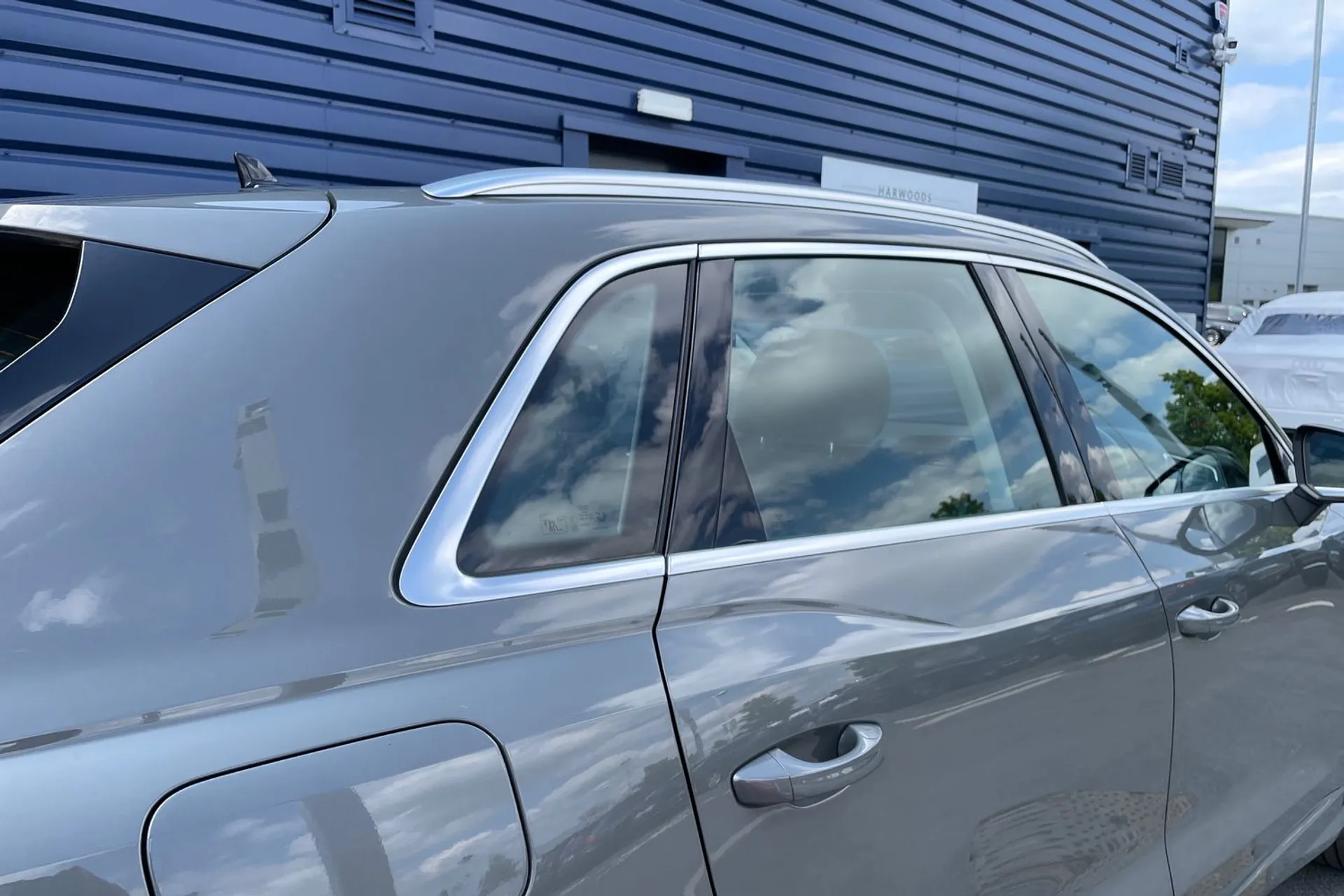 Audi Q3 thumbnail image number 13