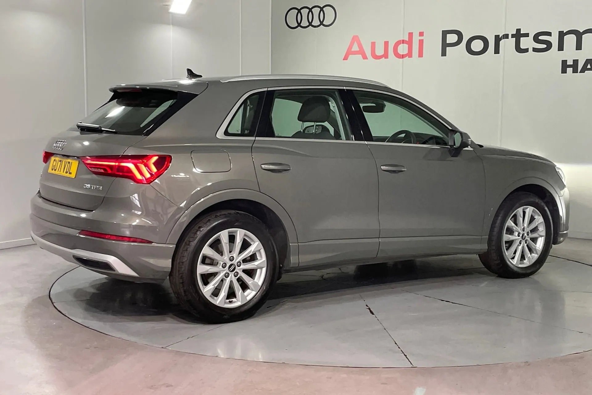 Audi Q3 thumbnail image number 9