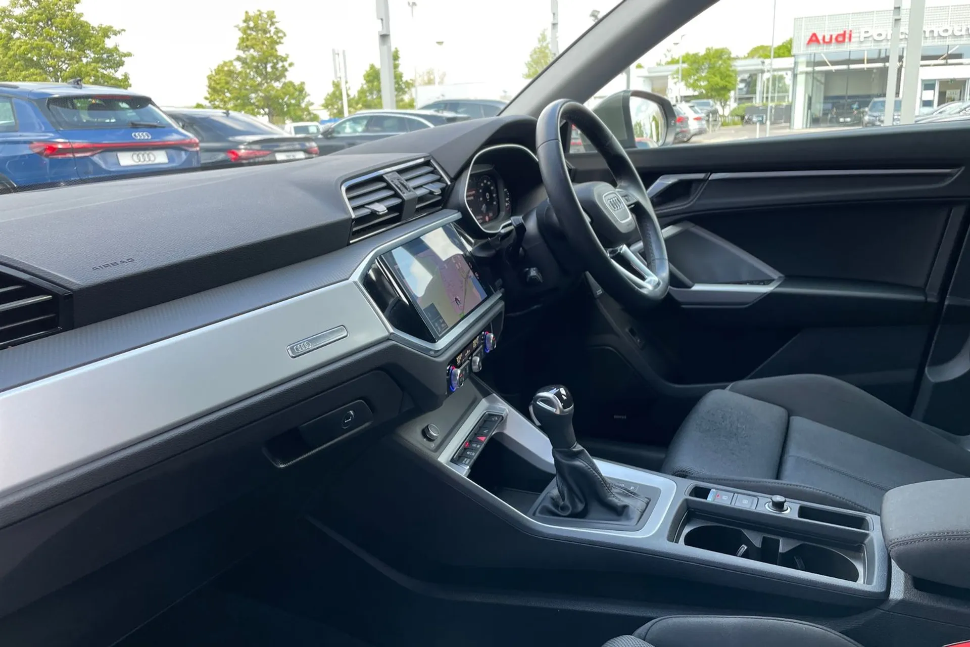 Audi Q3 thumbnail image number 30