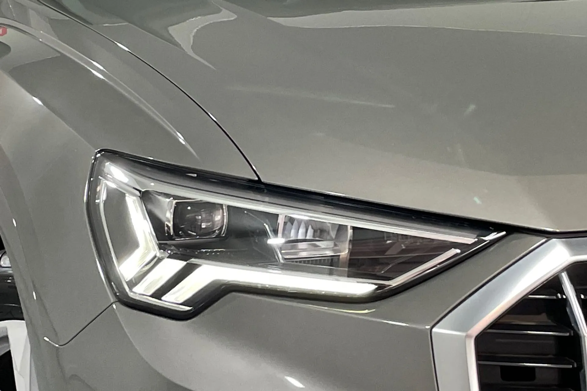 Audi Q3 thumbnail image number 25
