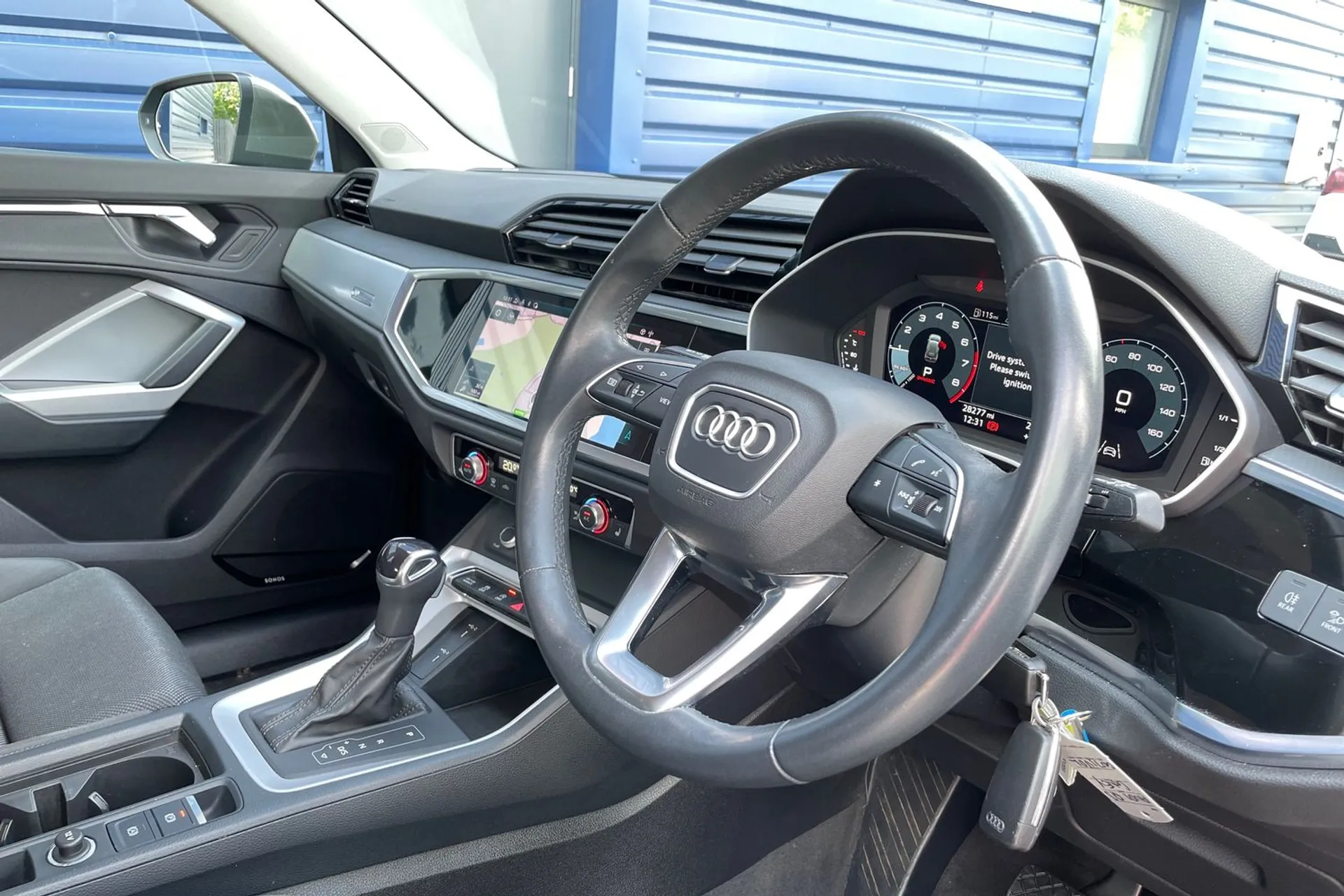 Audi Q3 thumbnail image number 28