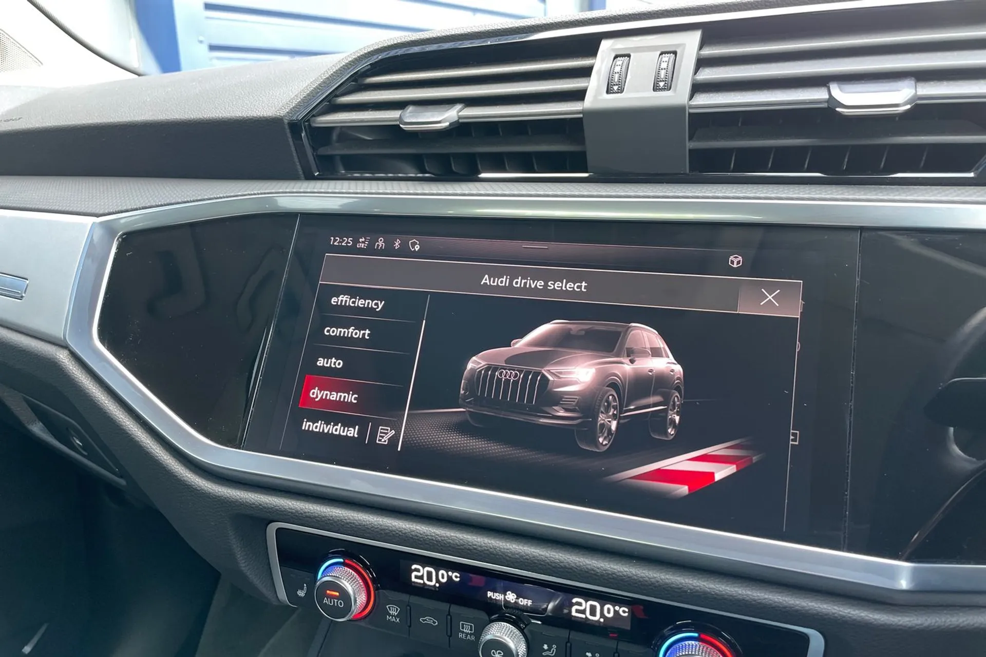 Audi Q3 thumbnail image number 31