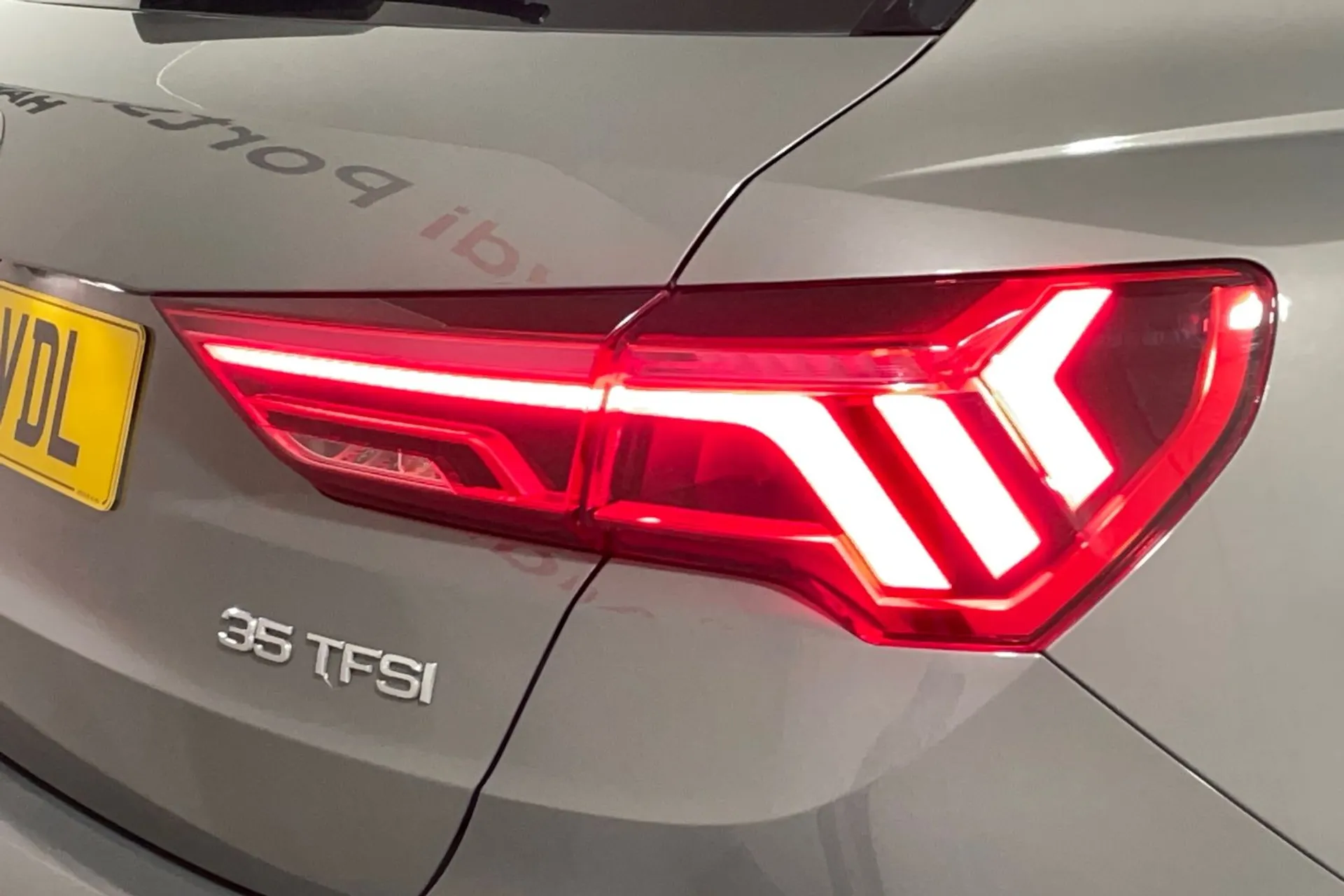 Audi Q3 thumbnail image number 17