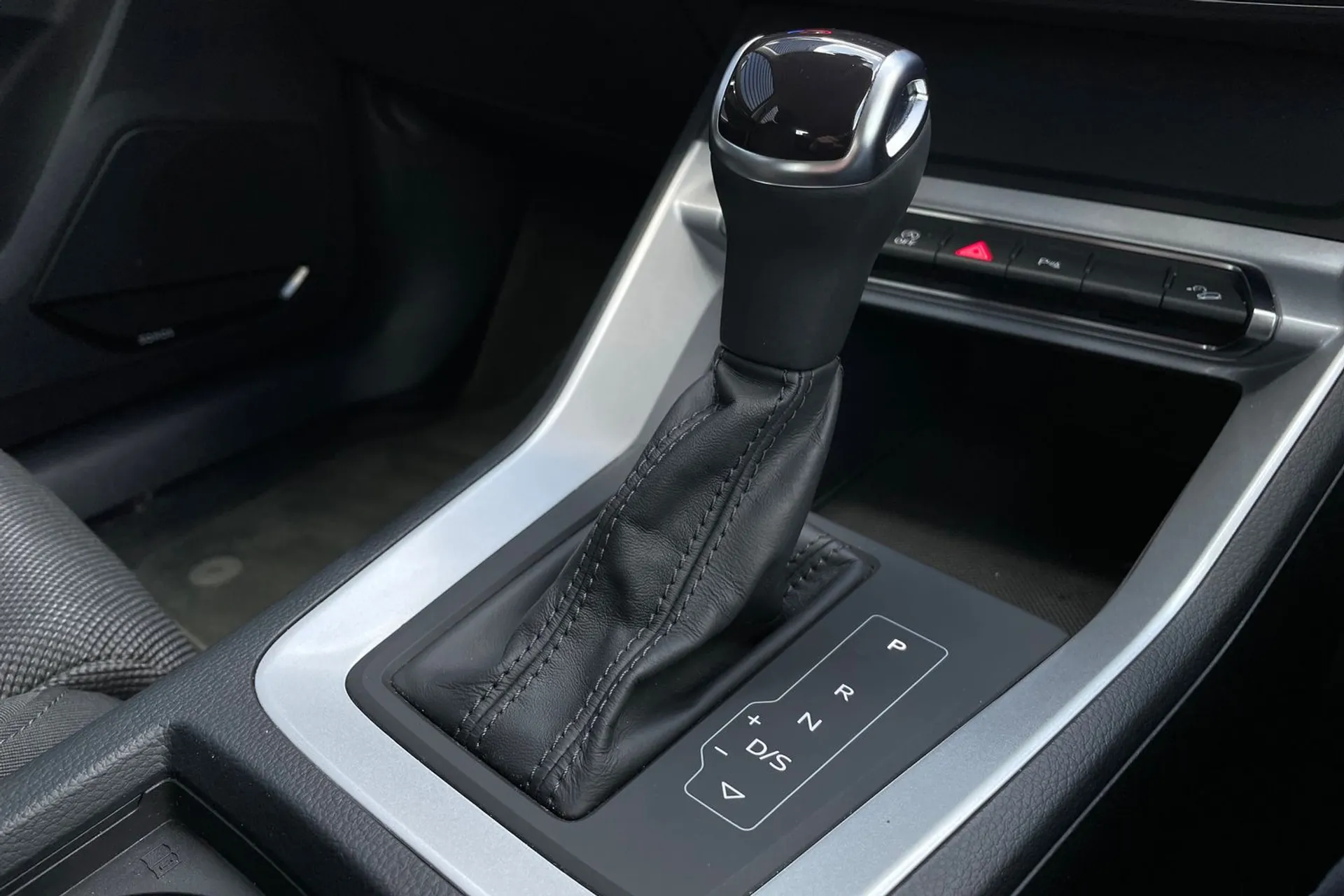 Audi Q3 thumbnail image number 38