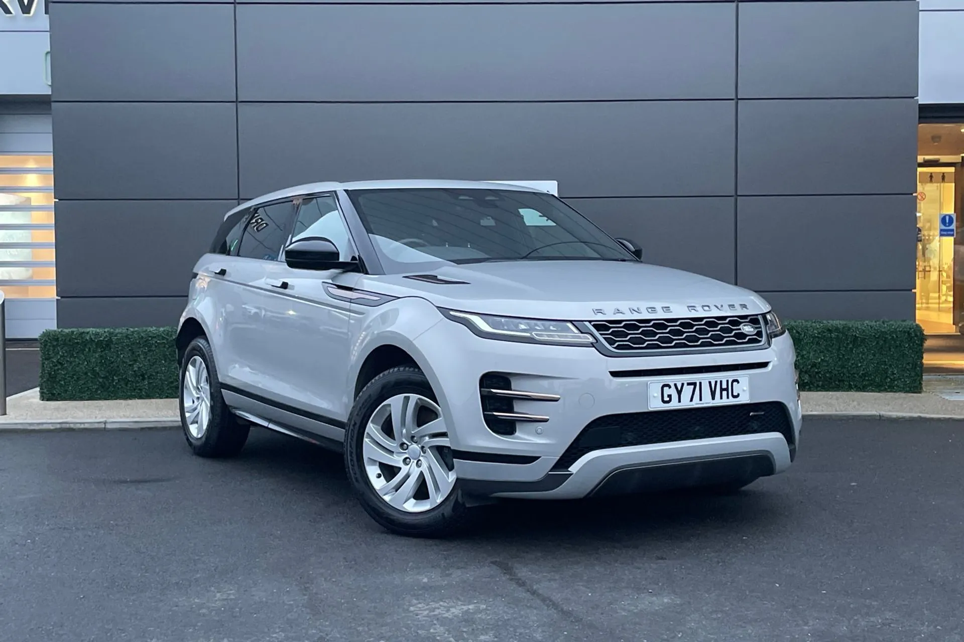 LAND ROVER RANGE ROVER EVOQUE focused image