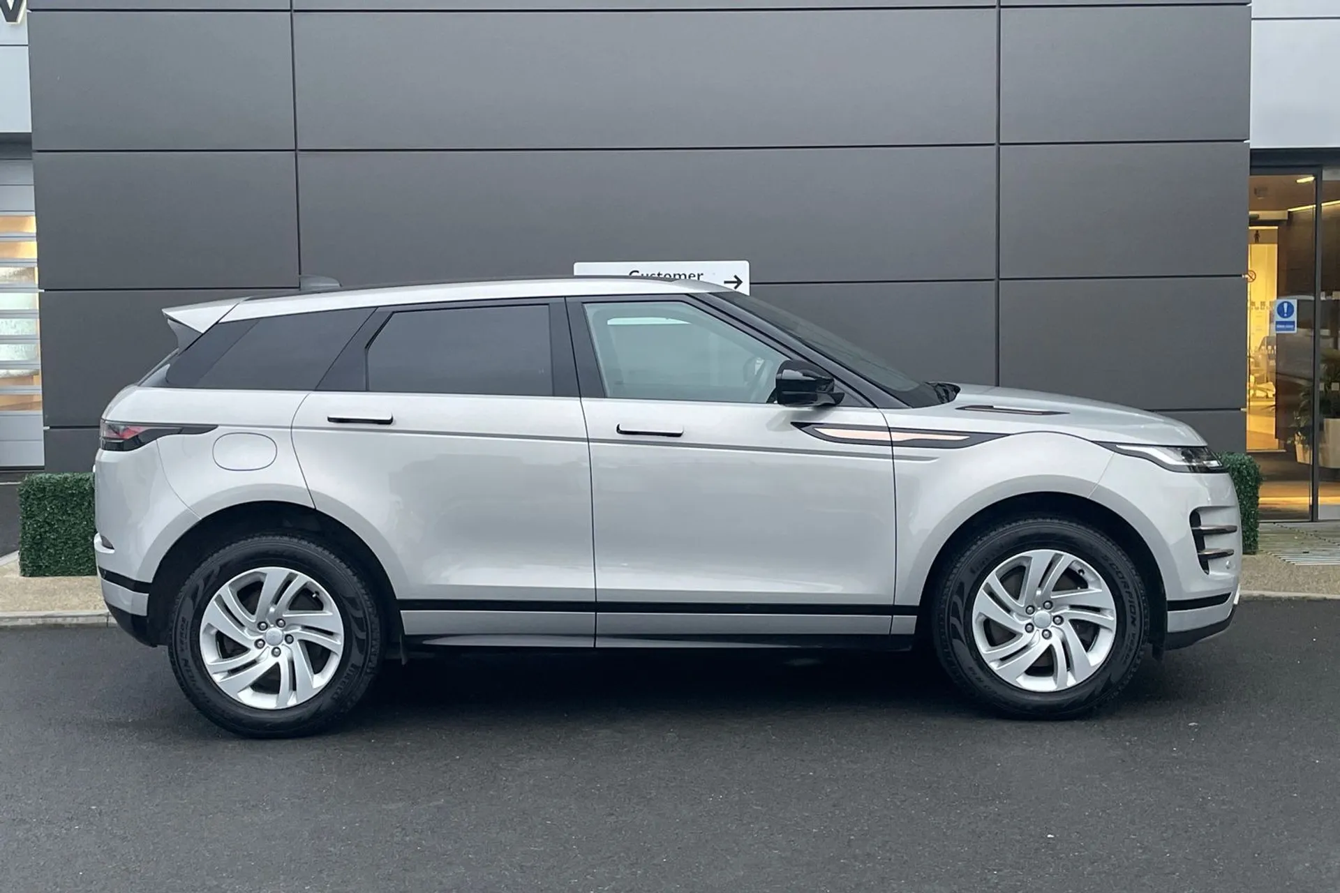 LAND ROVER RANGE ROVER EVOQUE thumbnail image number 2