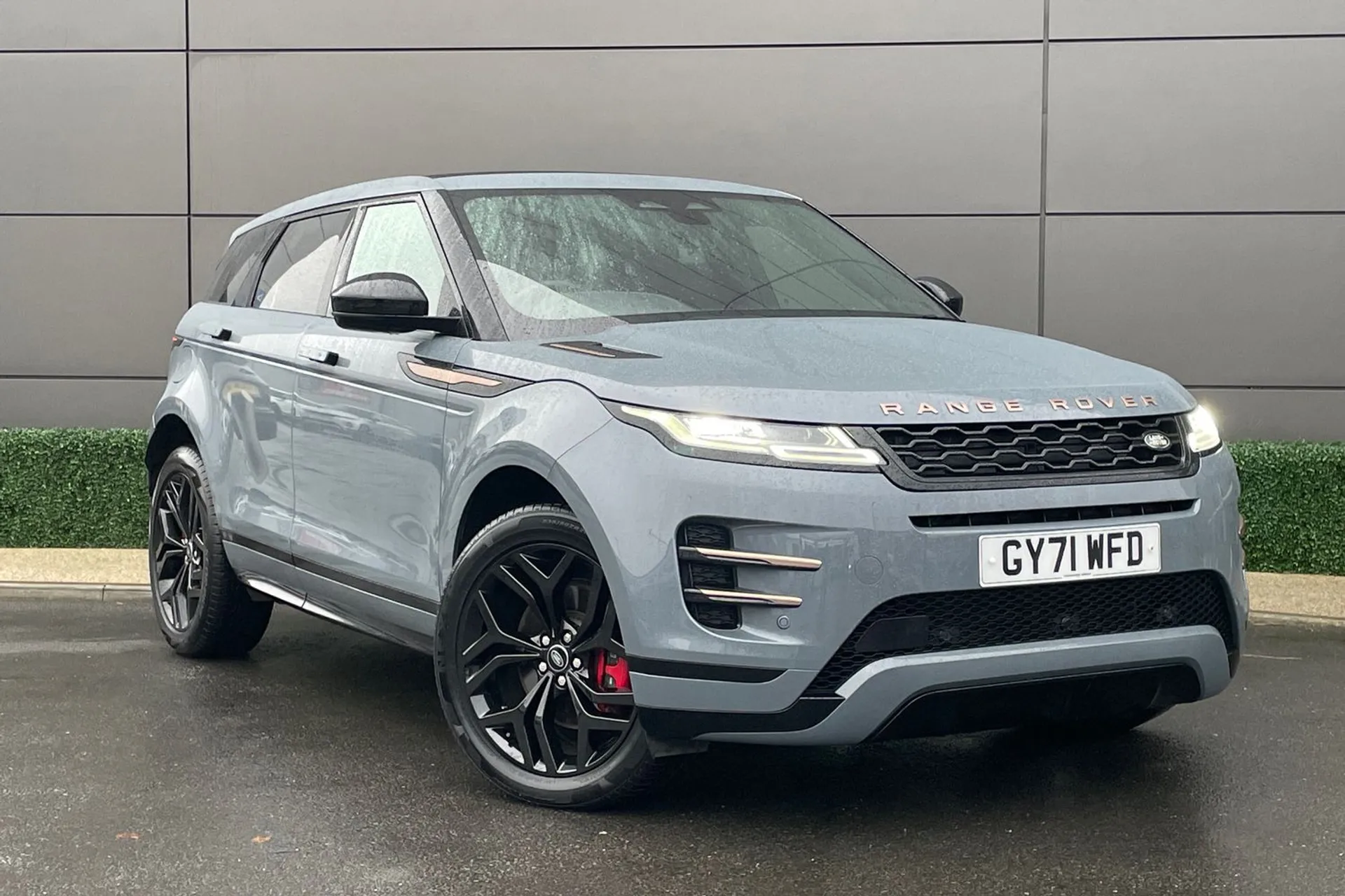 LAND ROVER RANGE ROVER EVOQUE focused image