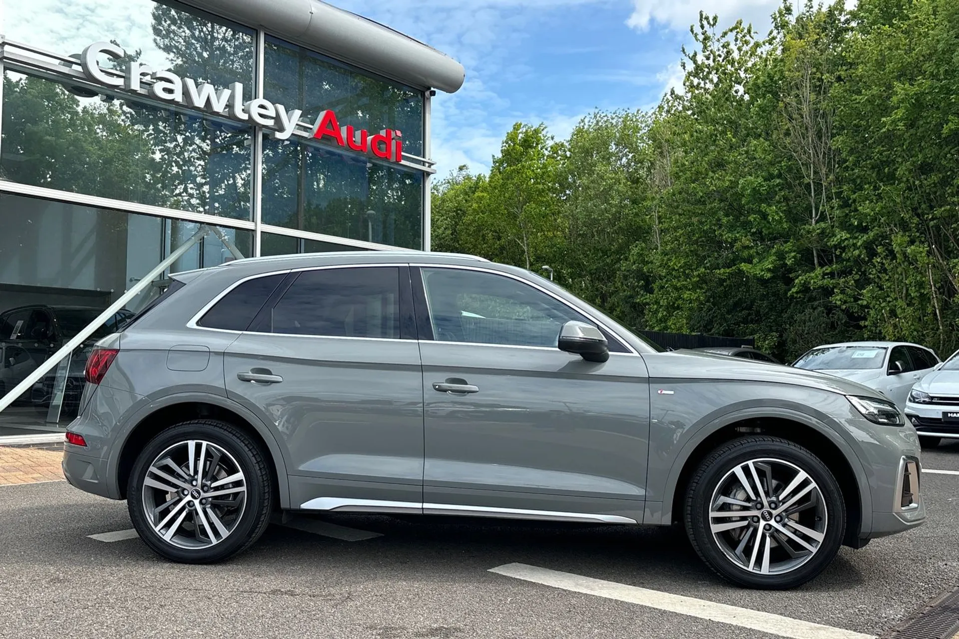 Audi Q5 thumbnail image number 2