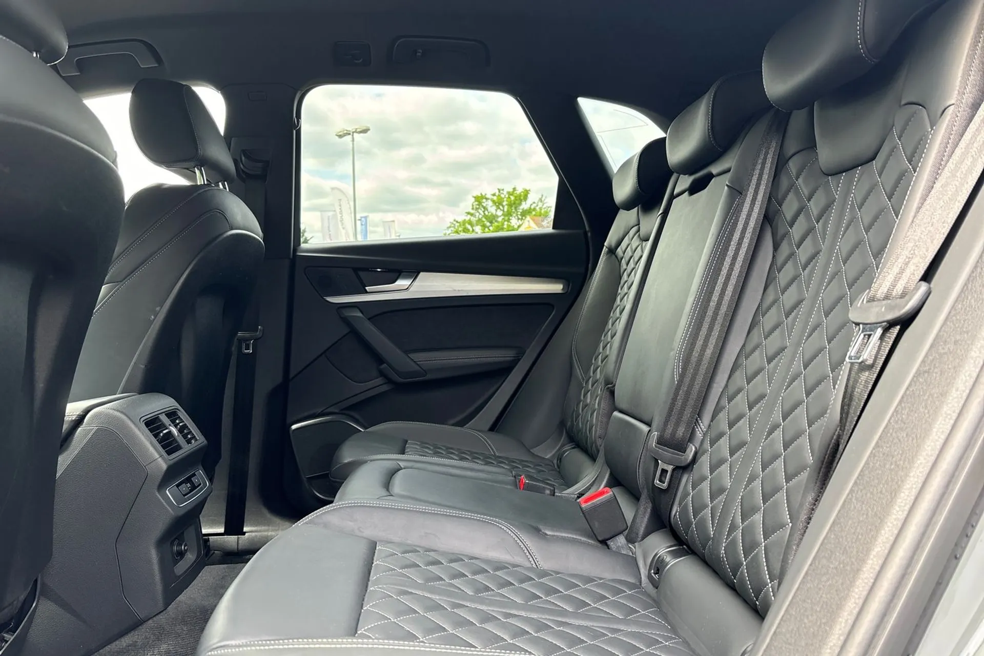 Audi Q5 thumbnail image number 30