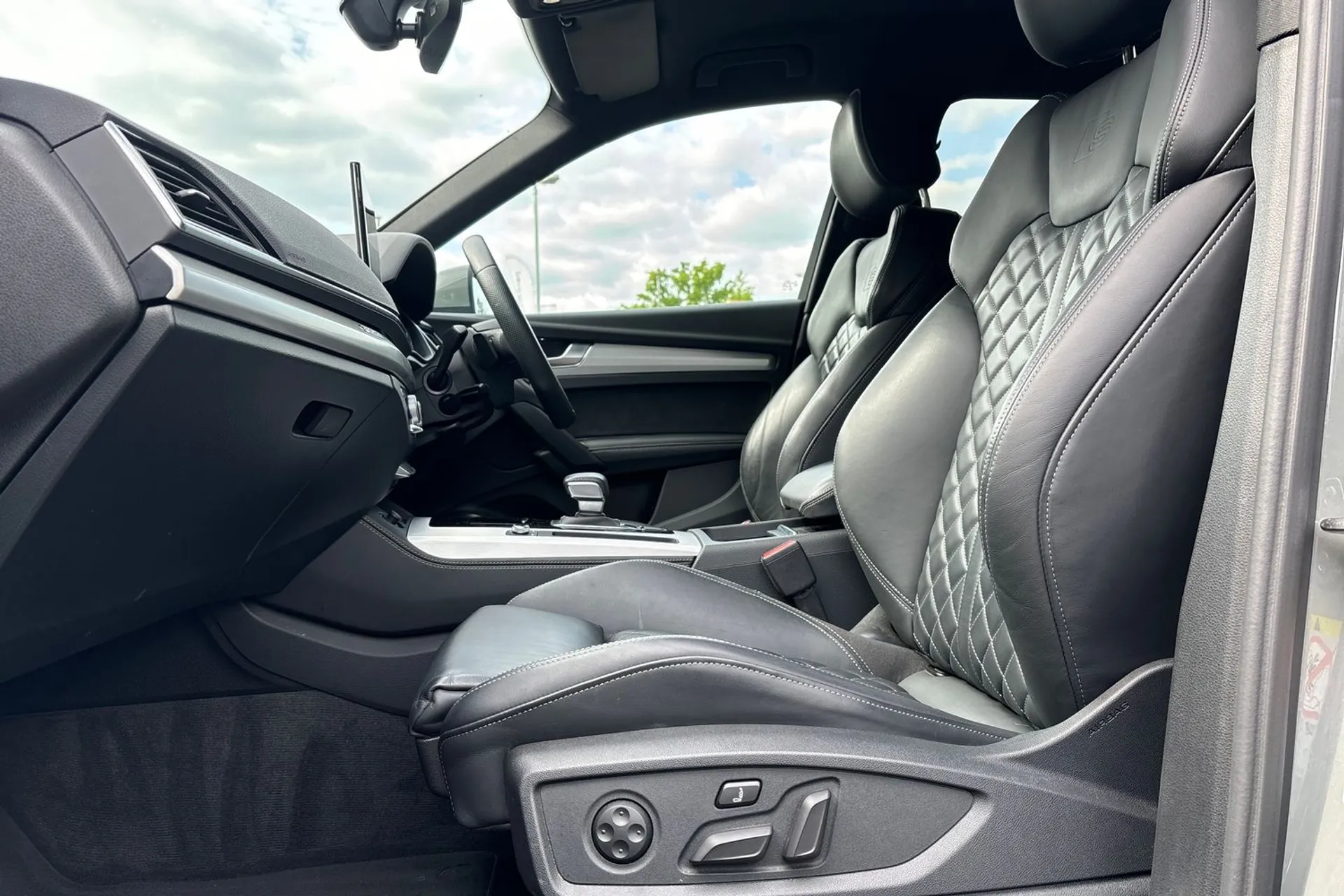 Audi Q5 thumbnail image number 28