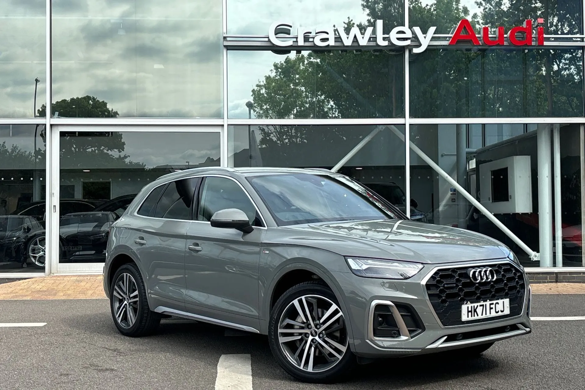 Audi Q5 focused image