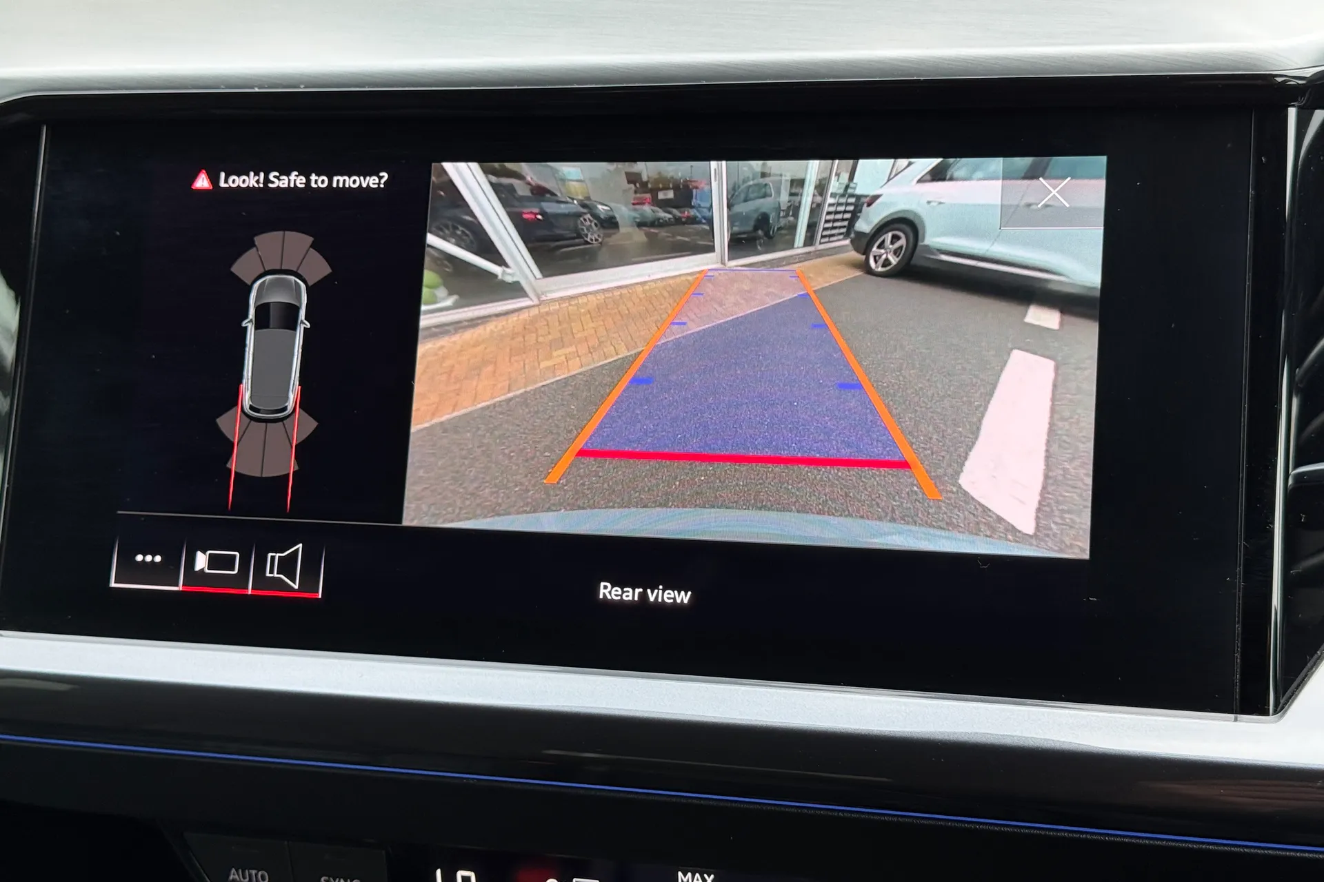 Audi Q4 thumbnail image number 5