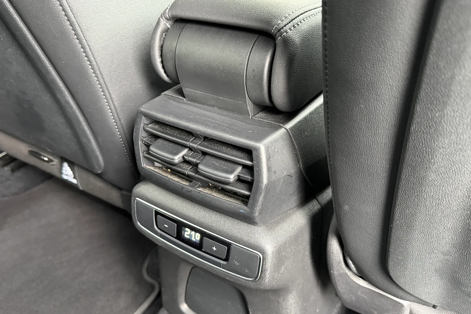 Audi Q4 thumbnail image number 35