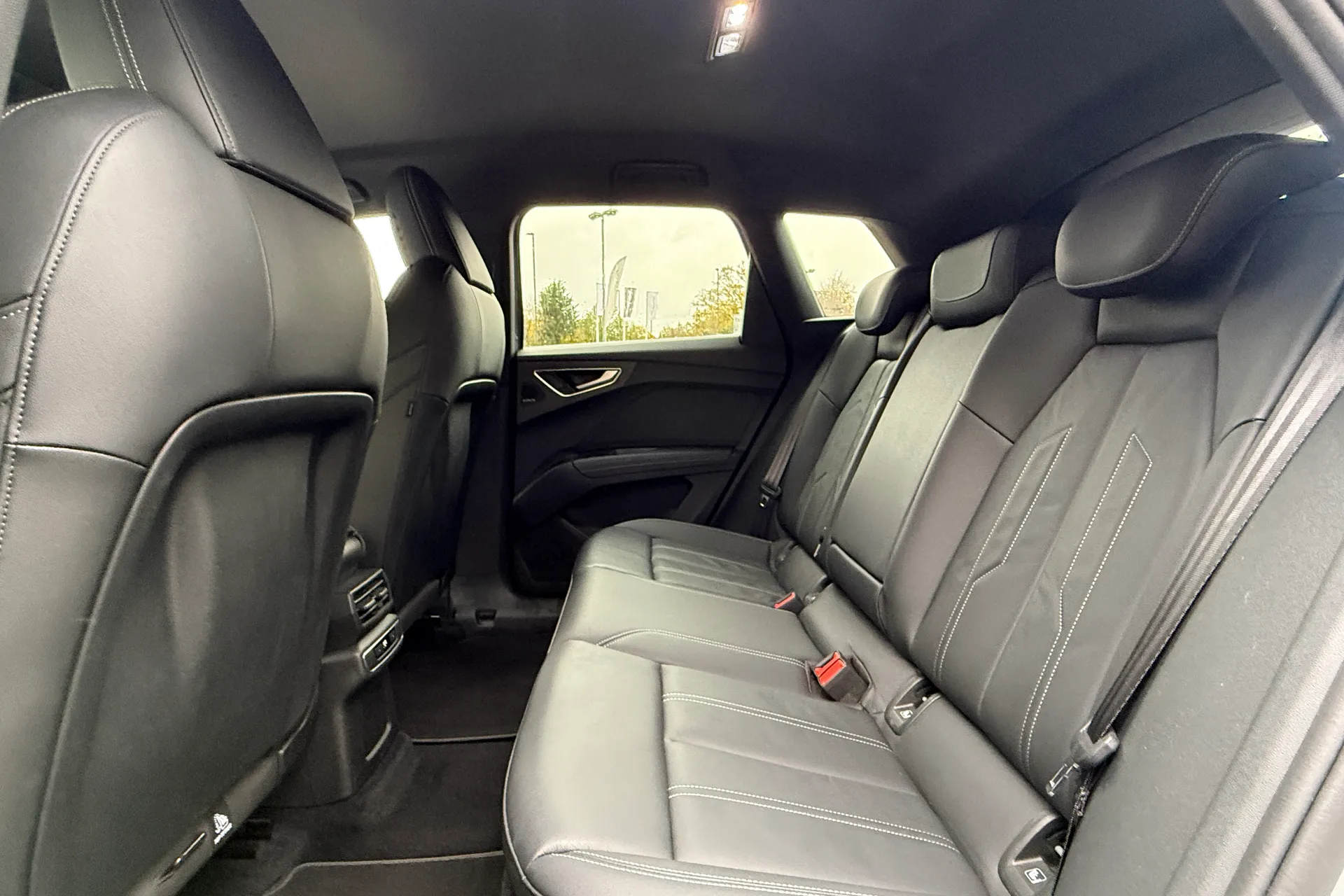 Audi Q4 thumbnail image number 20