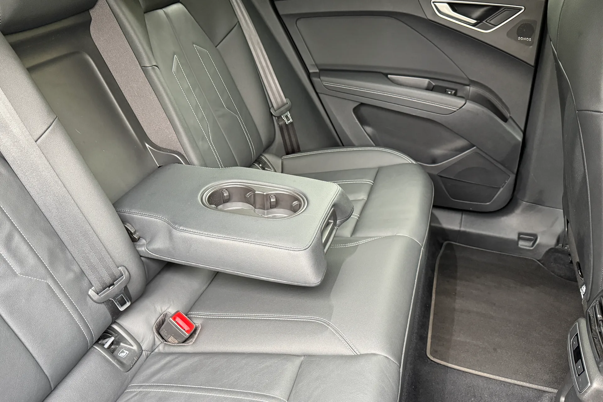 Audi Q4 thumbnail image number 33