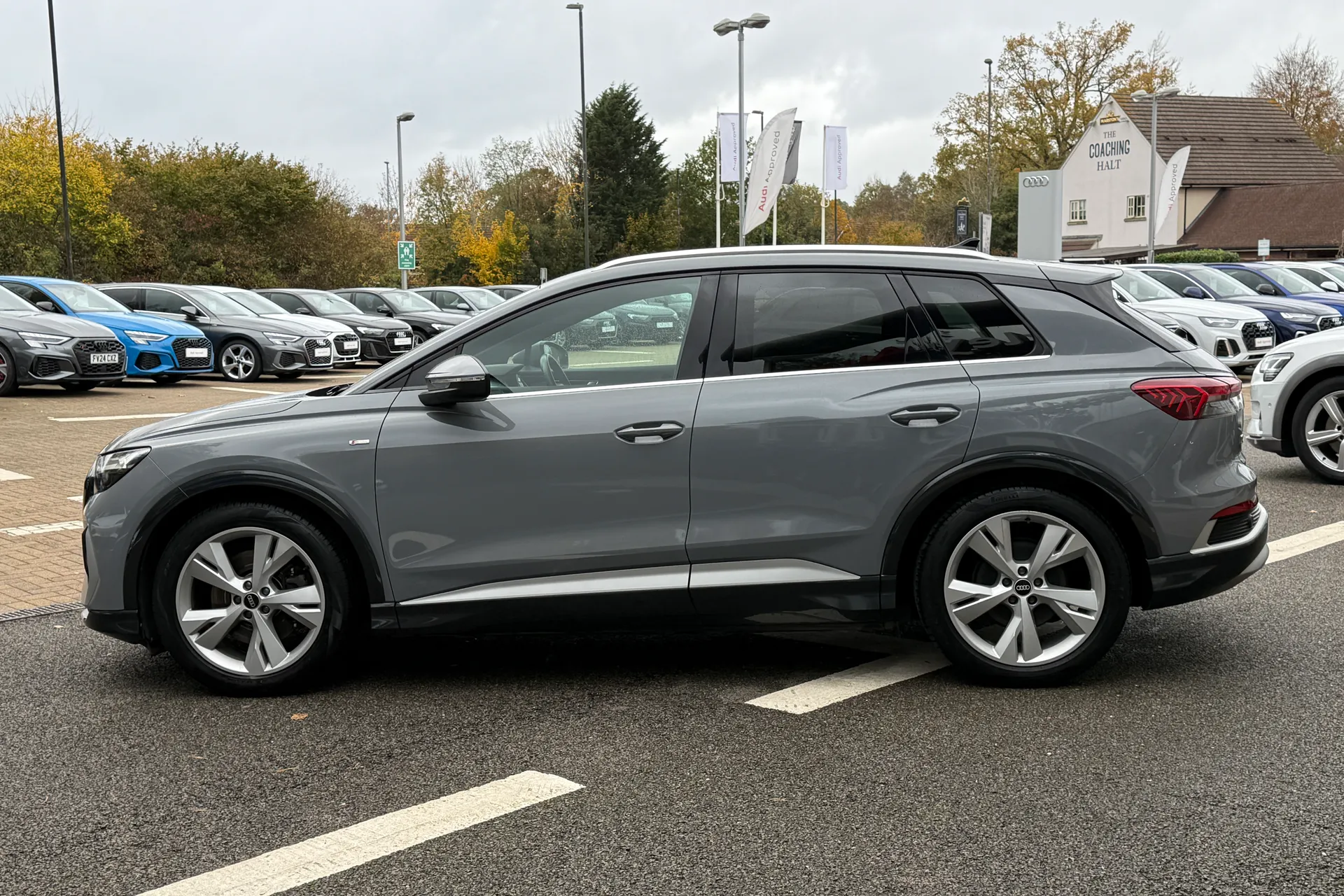 Audi Q4 thumbnail image number 14