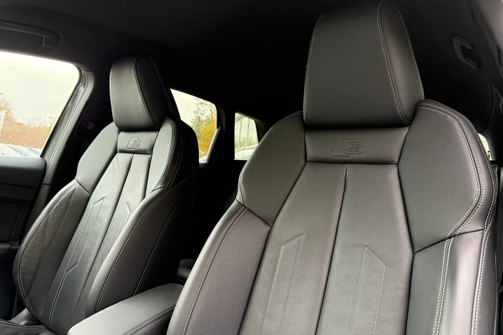 Audi Q4 thumbnail image number 19