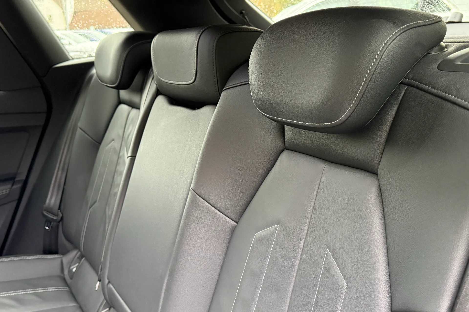 Audi Q4 thumbnail image number 36