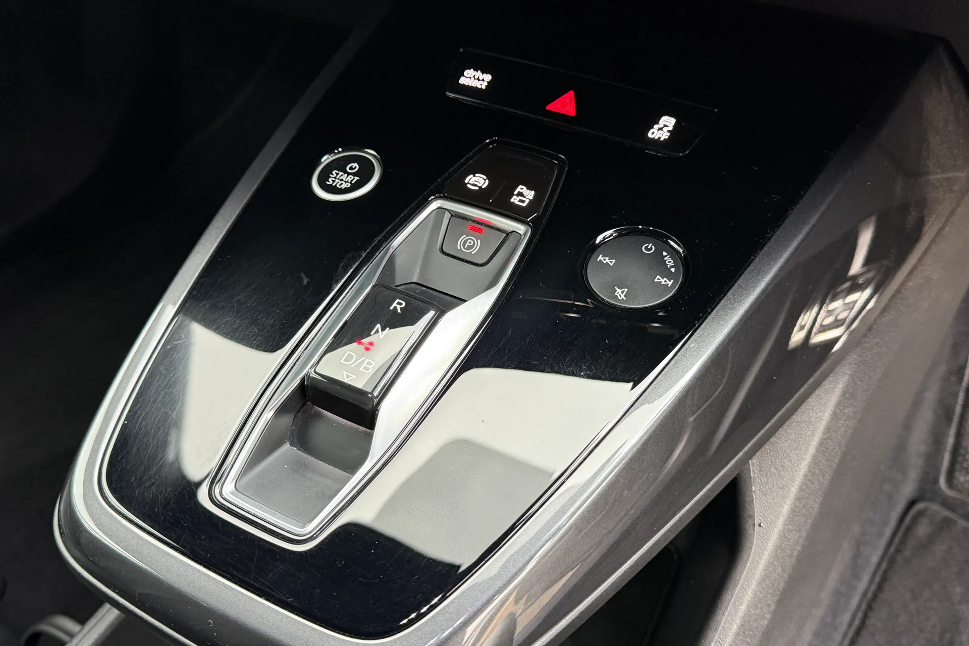 Audi Q4 thumbnail image number 43