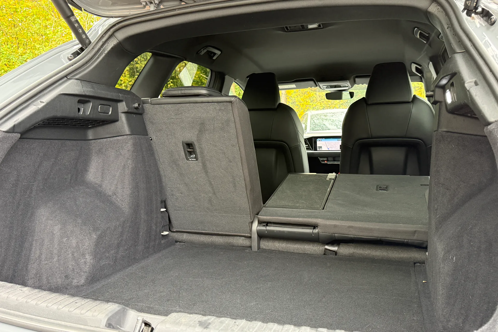 Audi Q4 thumbnail image number 28