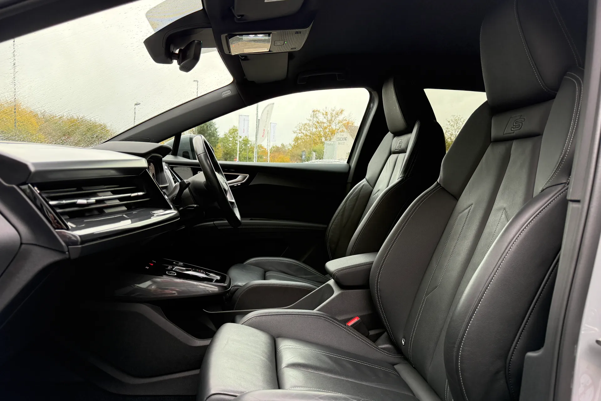 Audi Q4 thumbnail image number 18