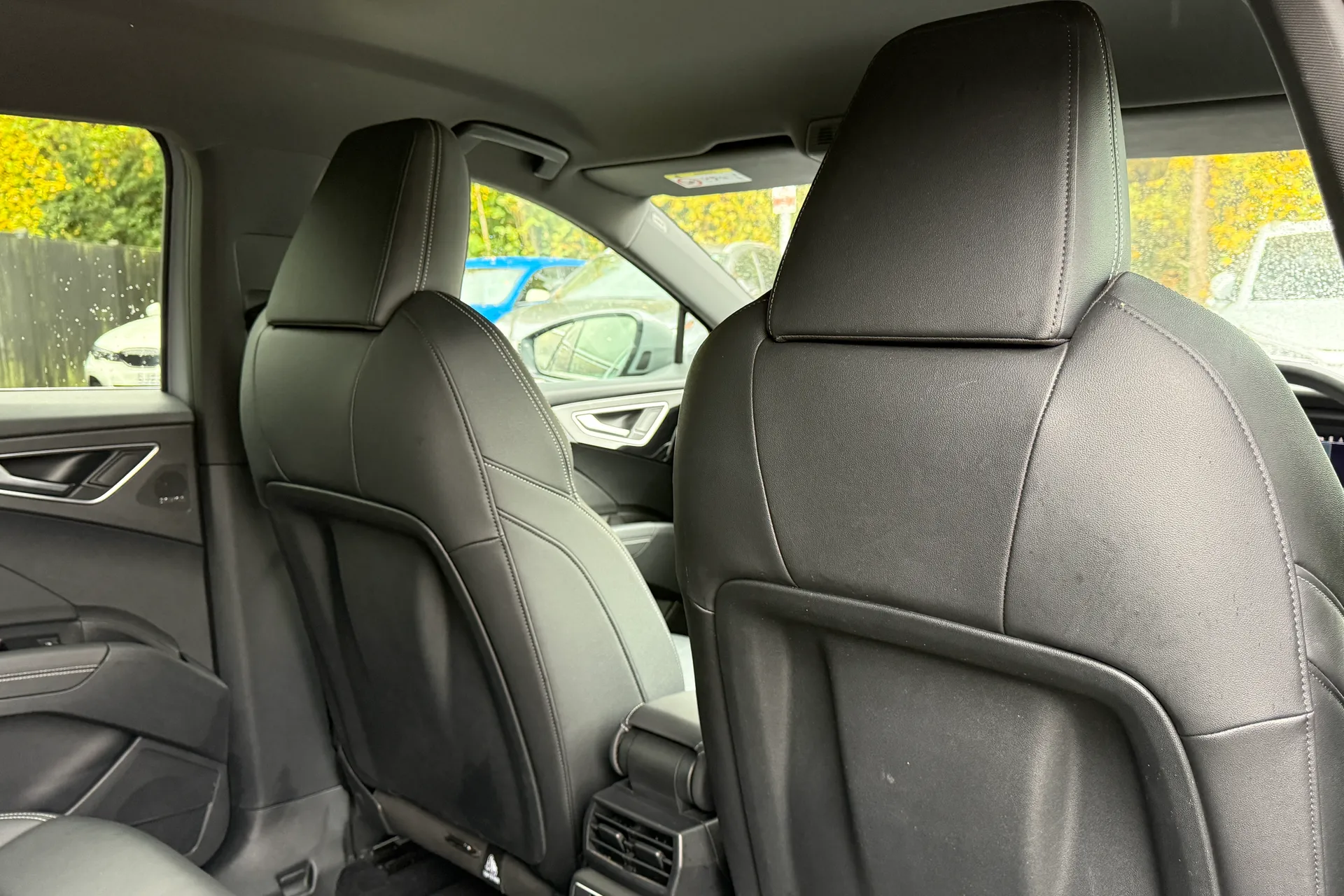 Audi Q4 thumbnail image number 11