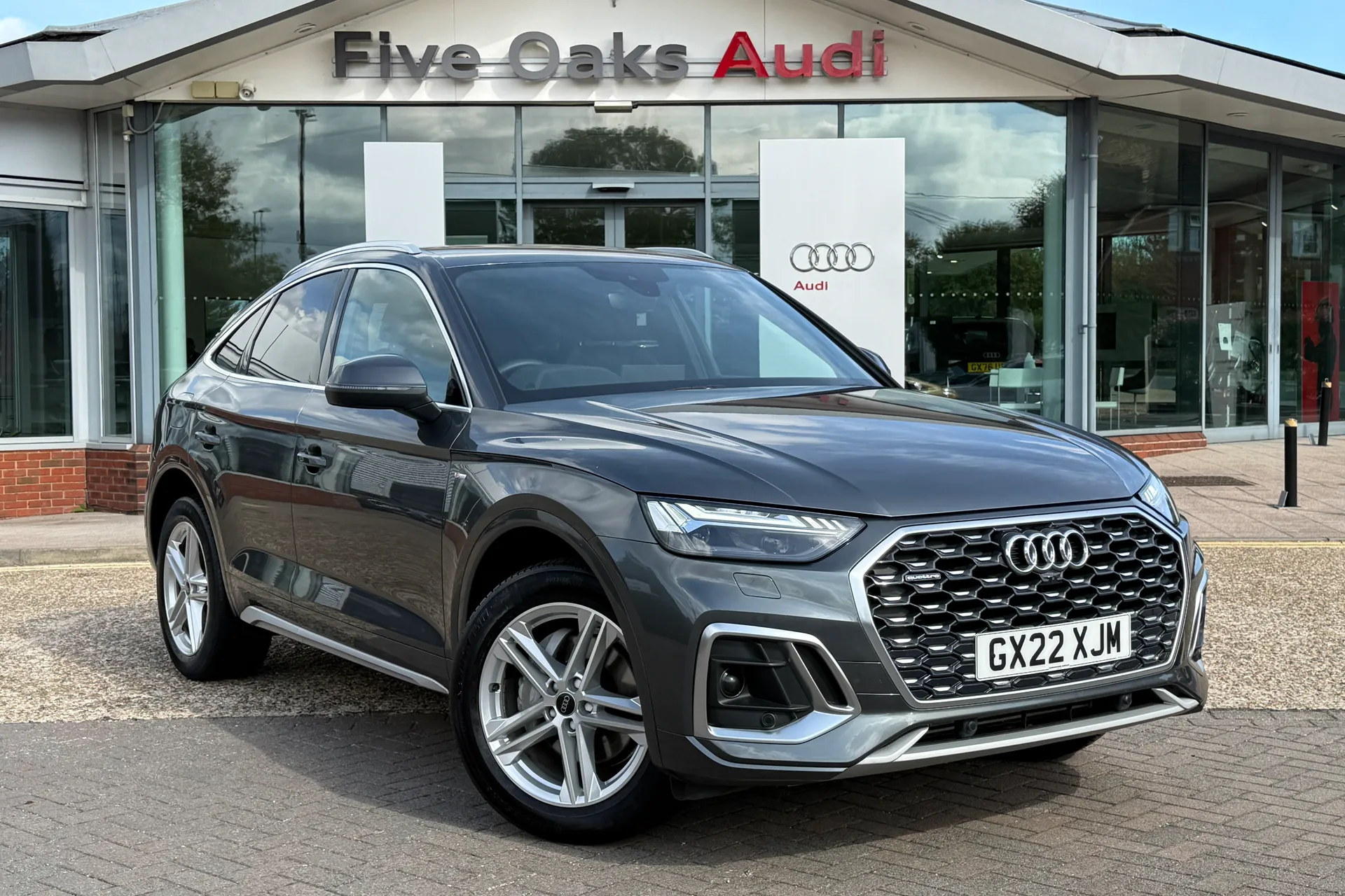 Audi Q5 focused image