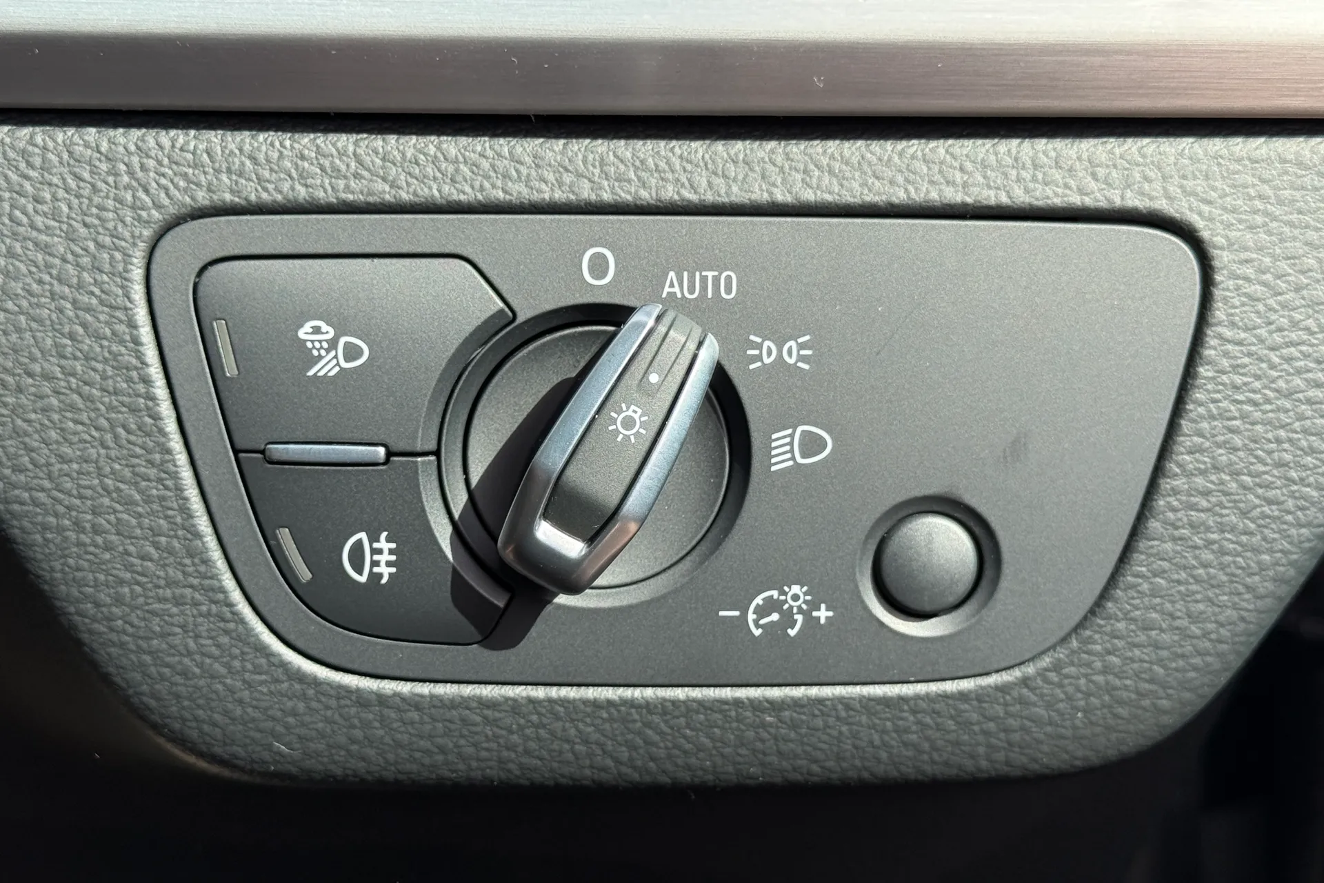 Audi Q5 thumbnail image number 25