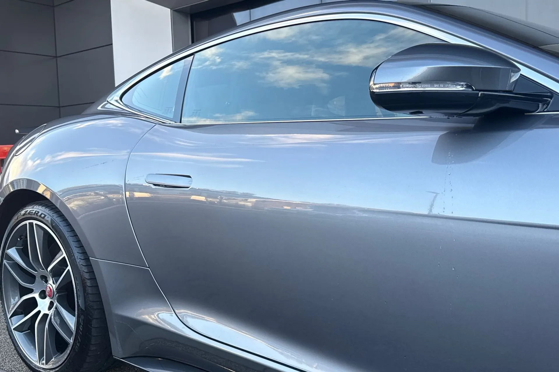 Jaguar F-TYPE thumbnail image number 33