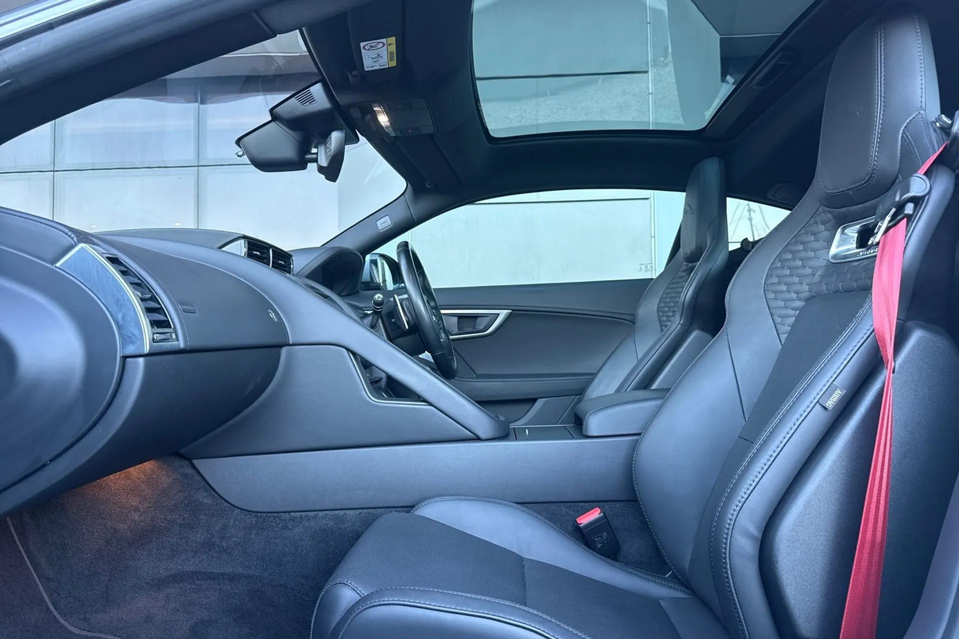 Jaguar F-TYPE thumbnail image number 50