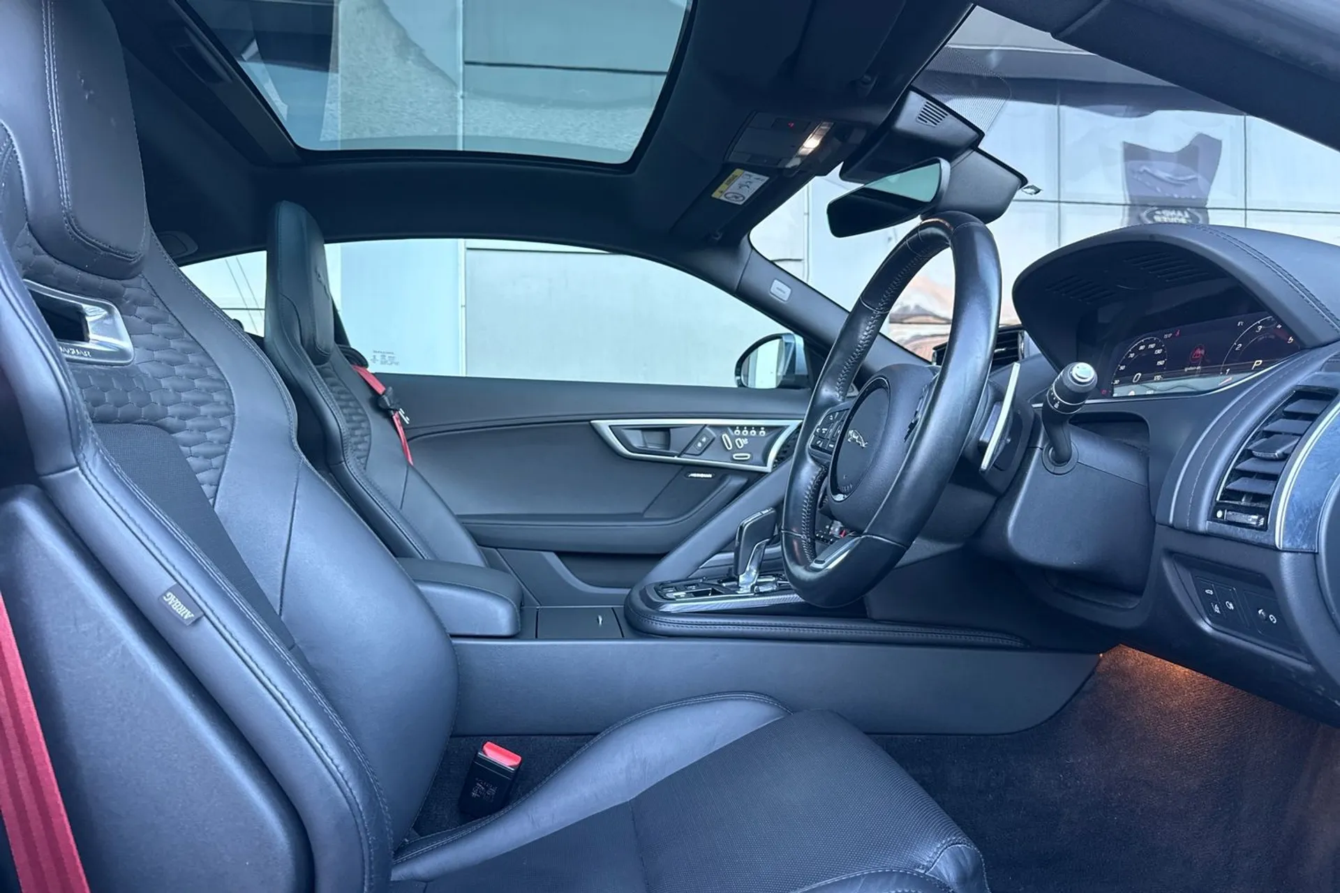 Jaguar F-TYPE thumbnail image number 17