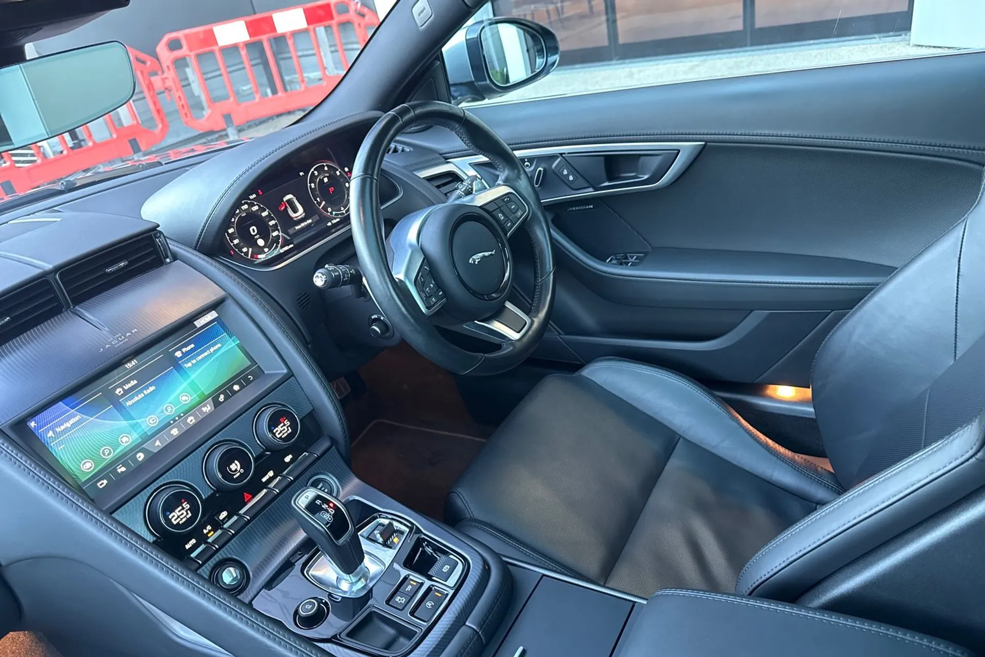 Jaguar F-TYPE thumbnail image number 46