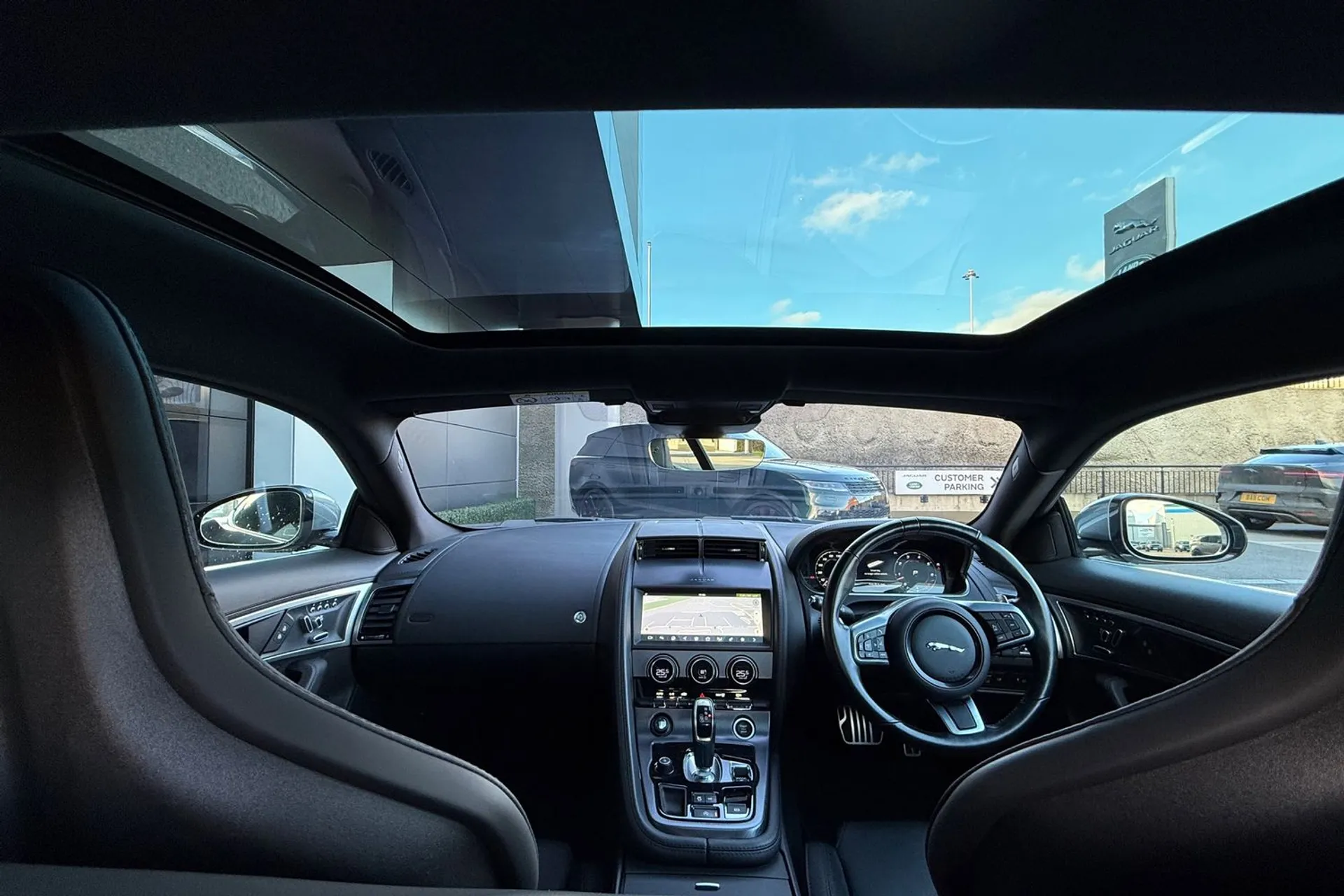 Jaguar F-TYPE thumbnail image number 3