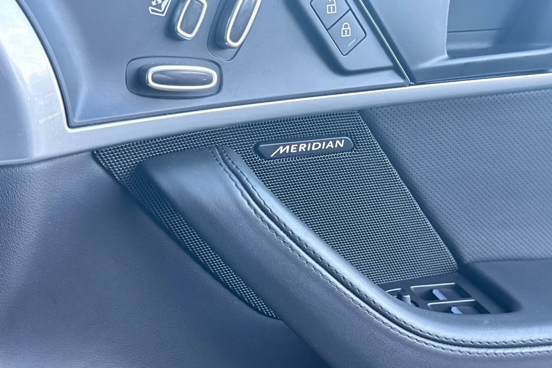 Jaguar F-TYPE thumbnail image number 21