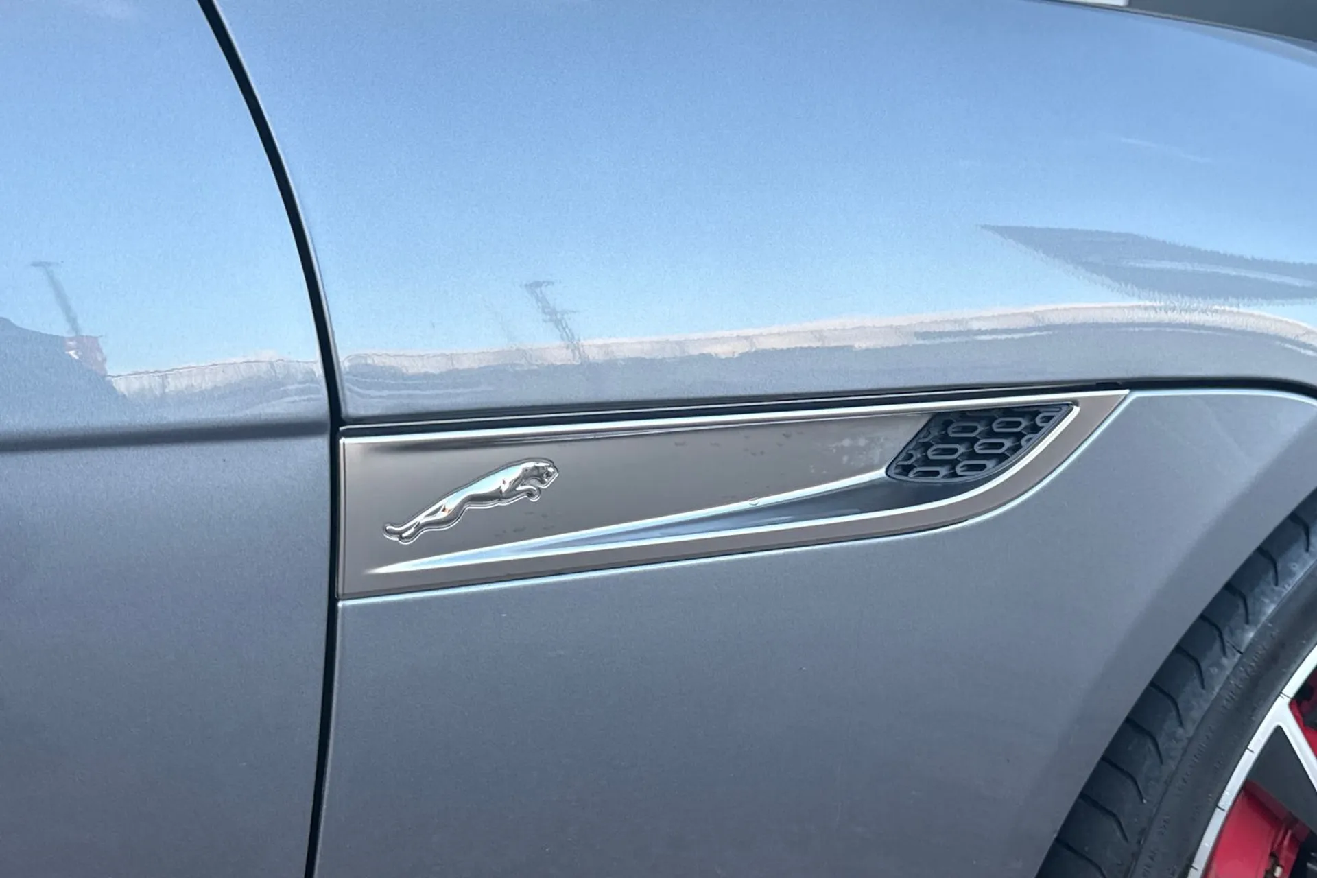 Jaguar F-TYPE thumbnail image number 37