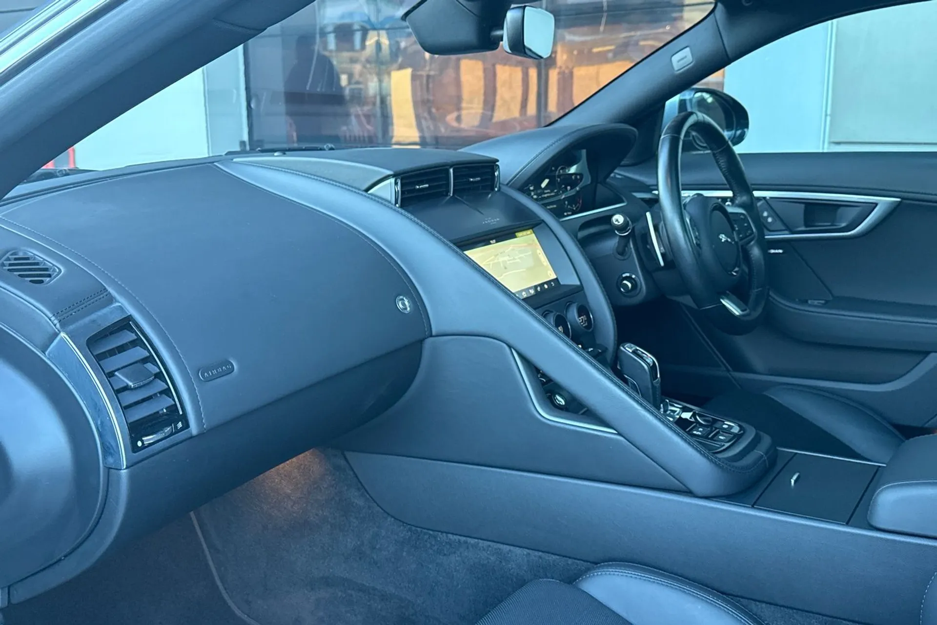 Jaguar F-TYPE thumbnail image number 48