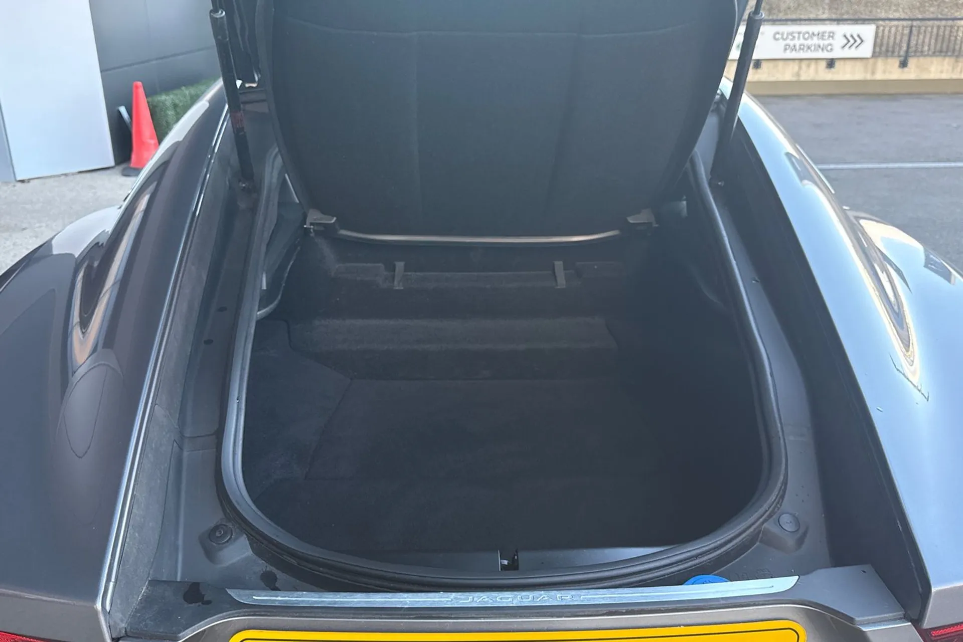 Jaguar F-TYPE thumbnail image number 44