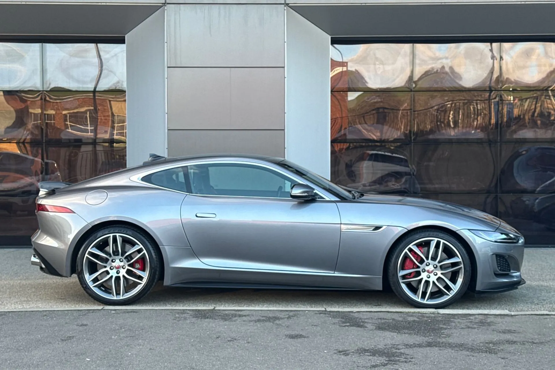 Jaguar F-TYPE thumbnail image number 2