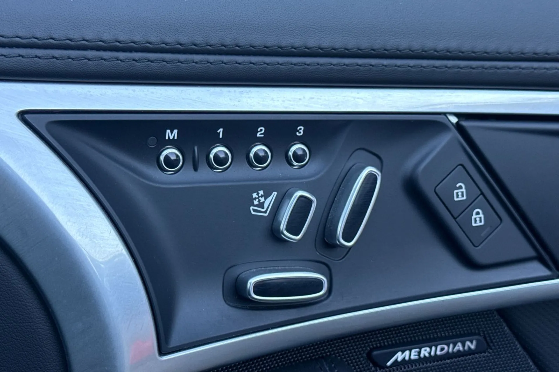 Jaguar F-TYPE thumbnail image number 20